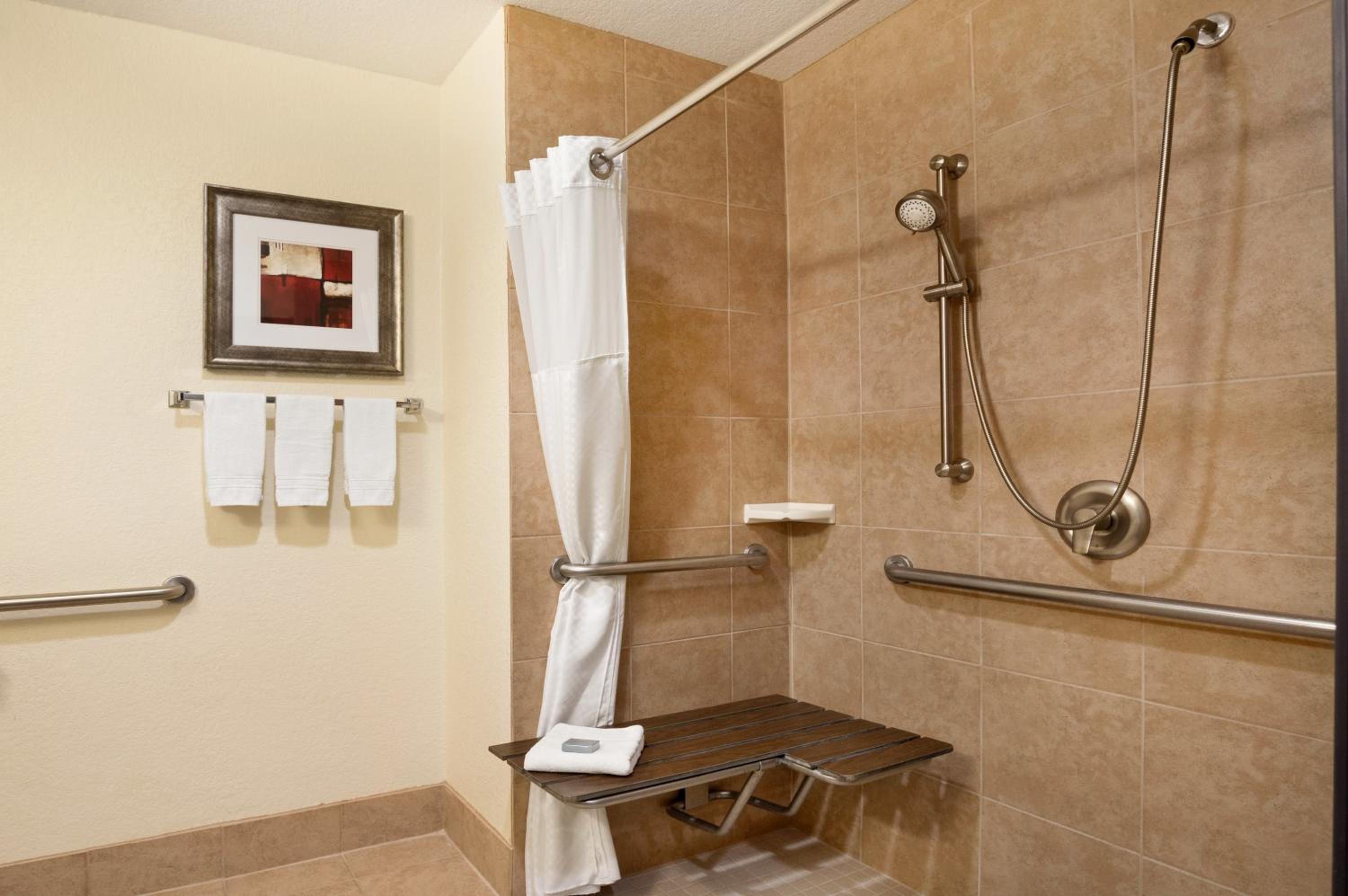 King Room with Bath Tub - Mobility/Hearing Accessible - Non-Smoking - Photo 4