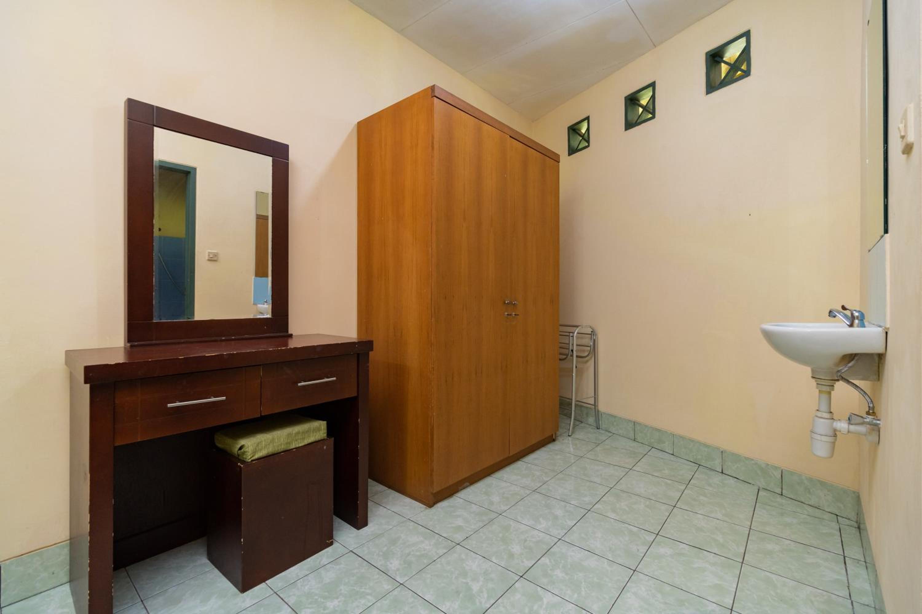 Deluxe Room - Photo 5