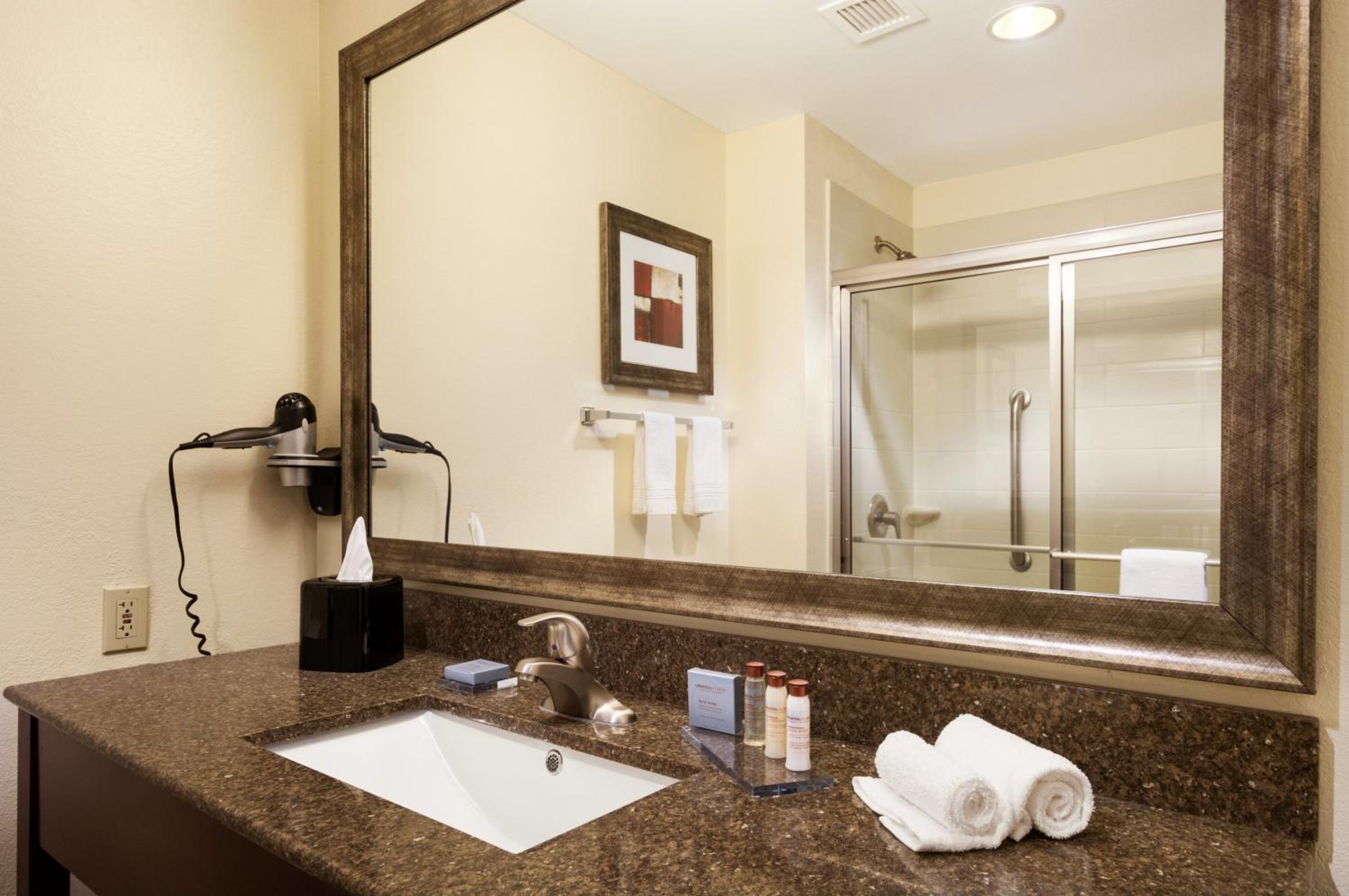 King Room with Bath Tub - Mobility/Hearing Accessible - Non-Smoking - Photo 2