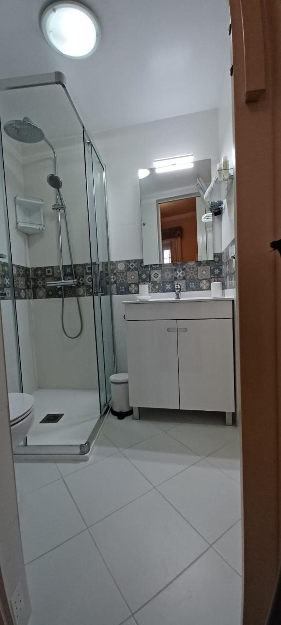 Double Room with City View - Photo 8