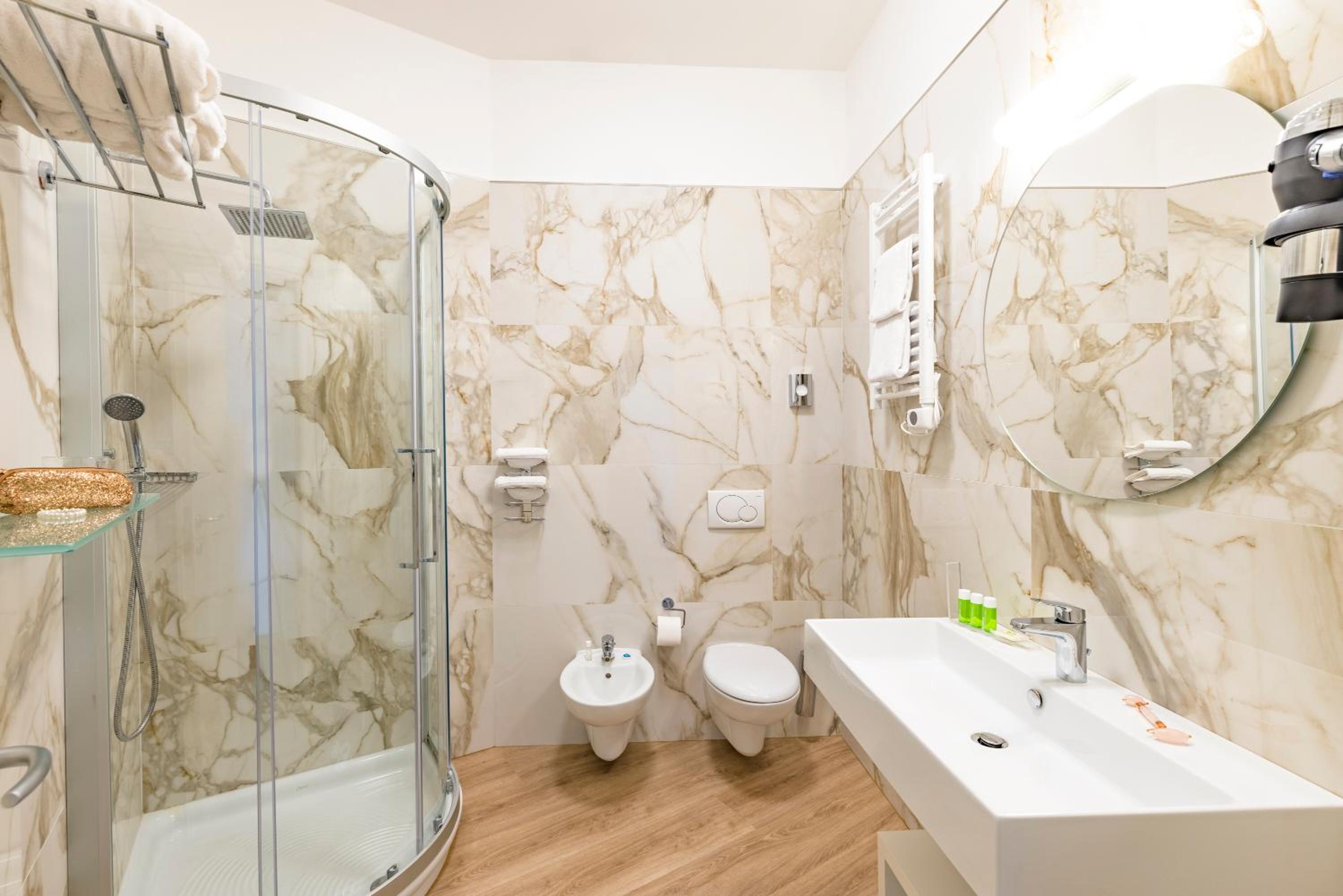 Double Room - Photo 15