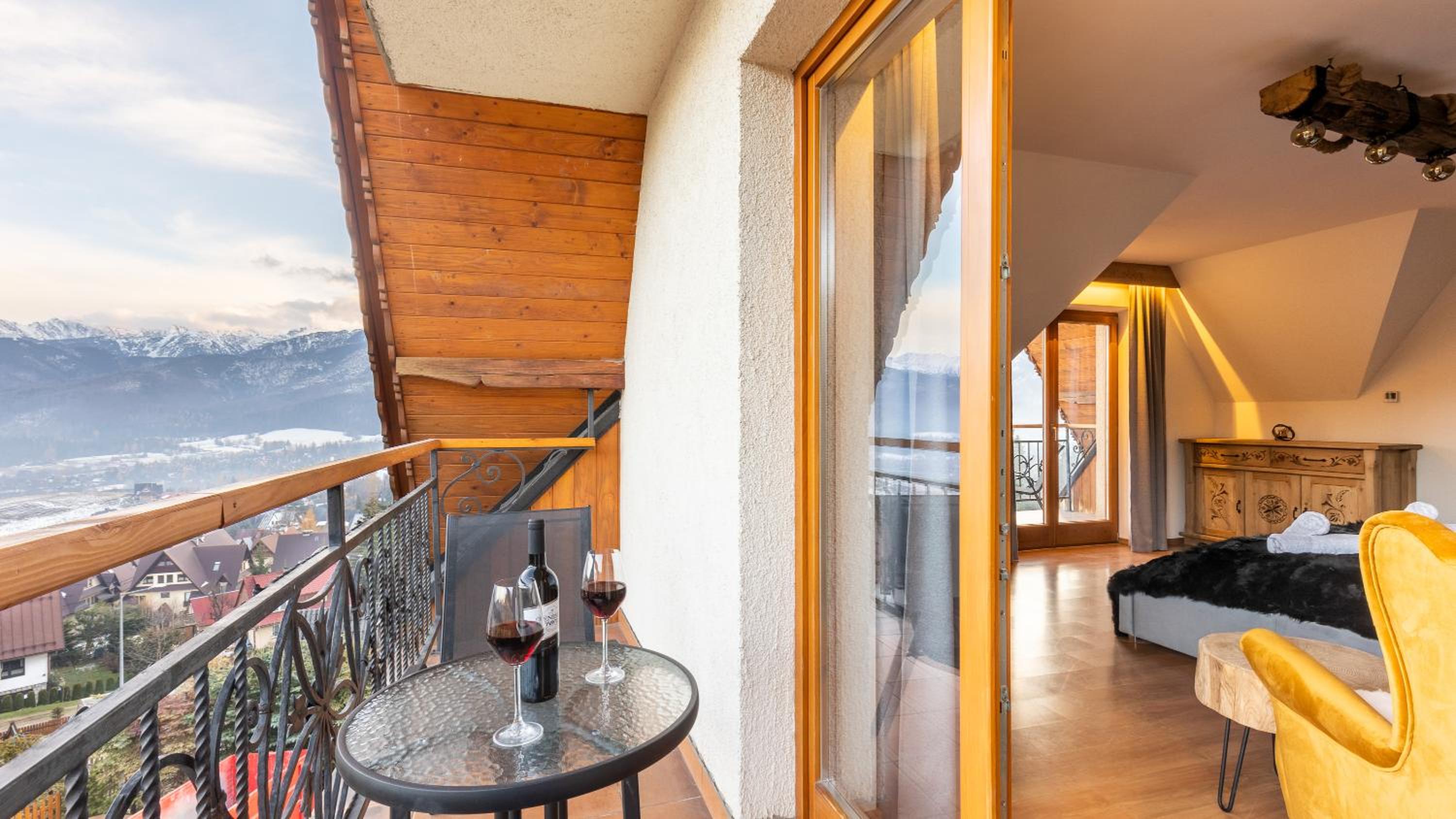 Deluxe Double Room with Balcony - Photo 5
