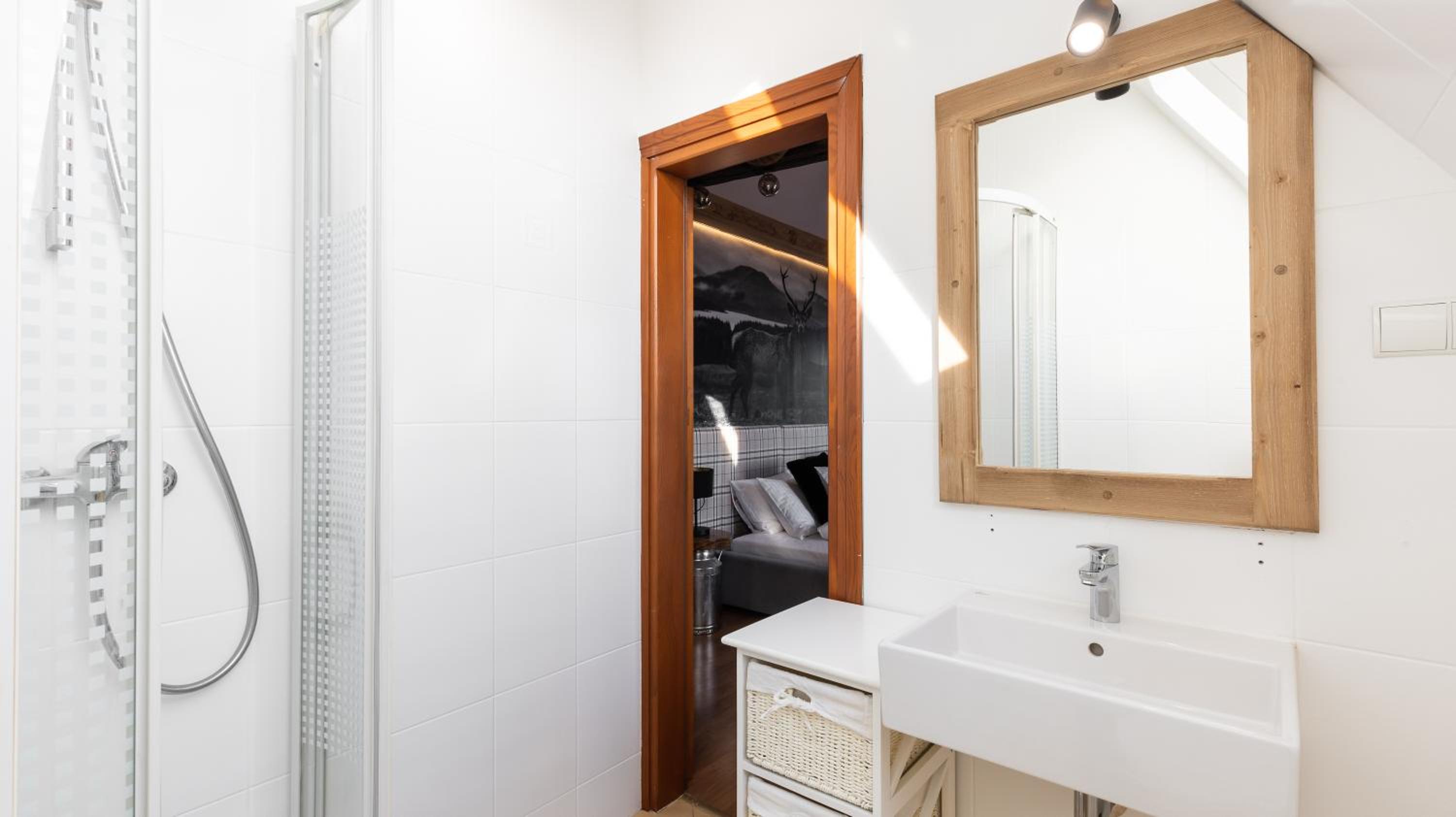 Deluxe Double Room with Balcony - Photo 6