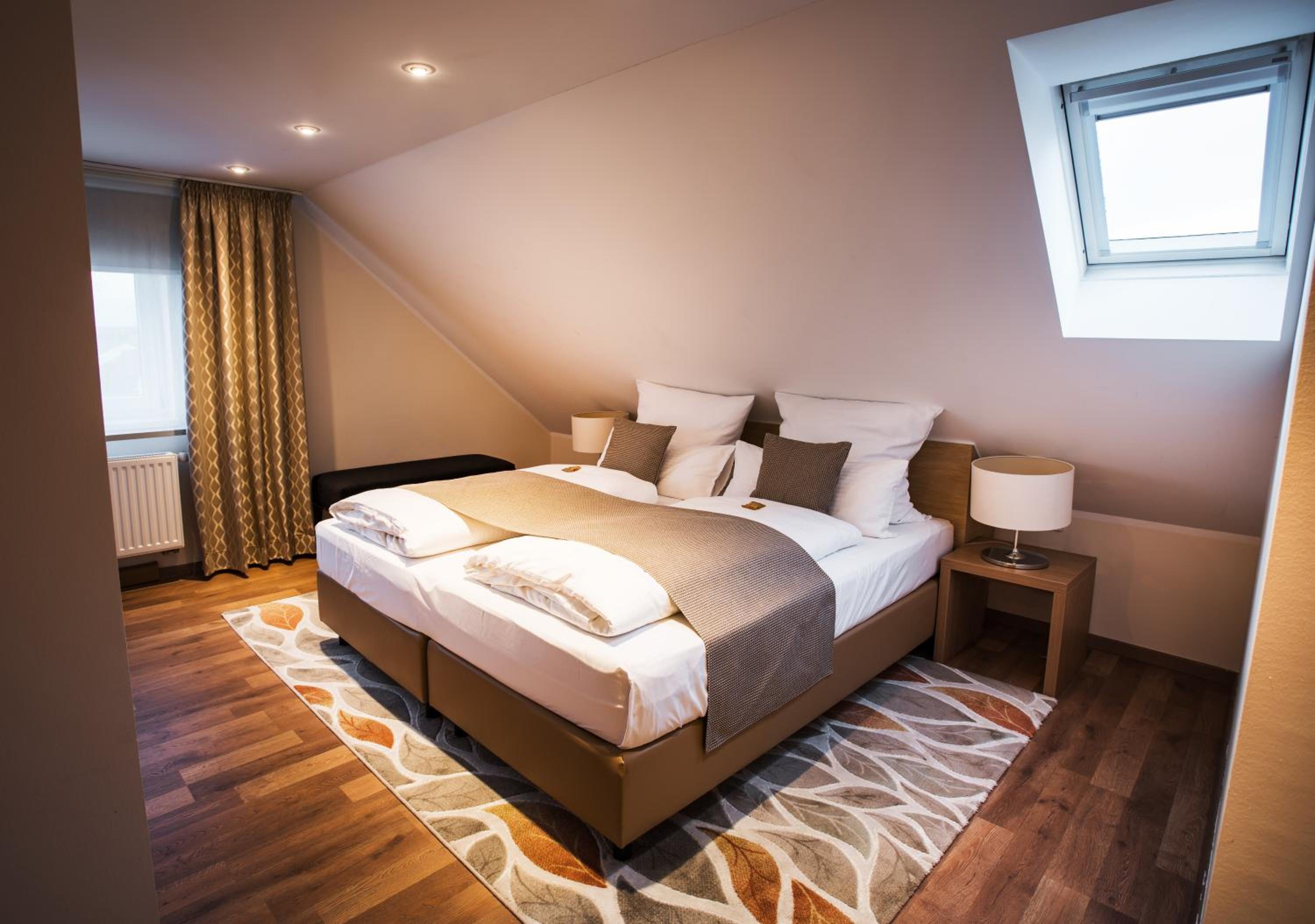 Suite - Photo 1