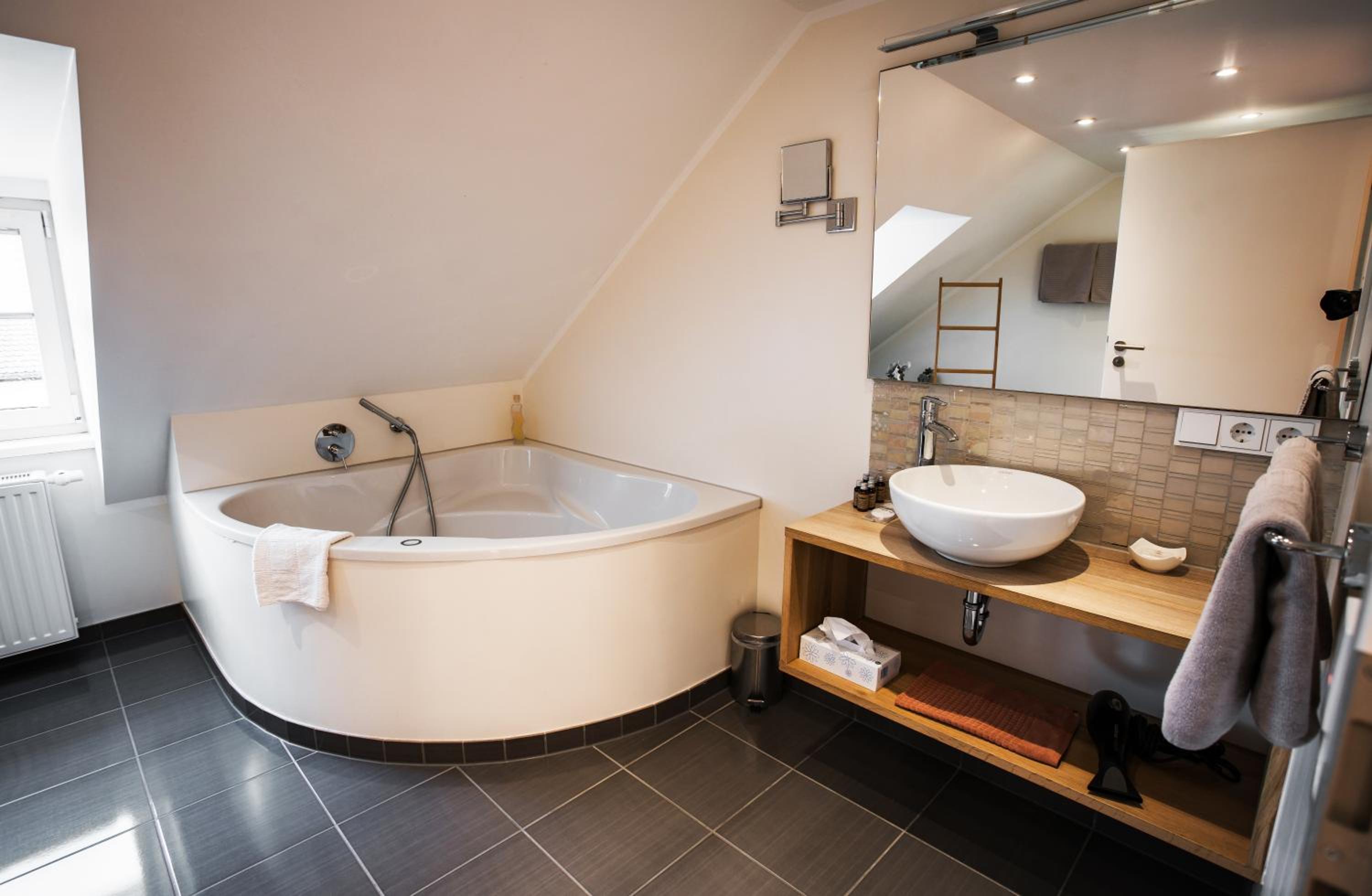 Suite - Photo 5