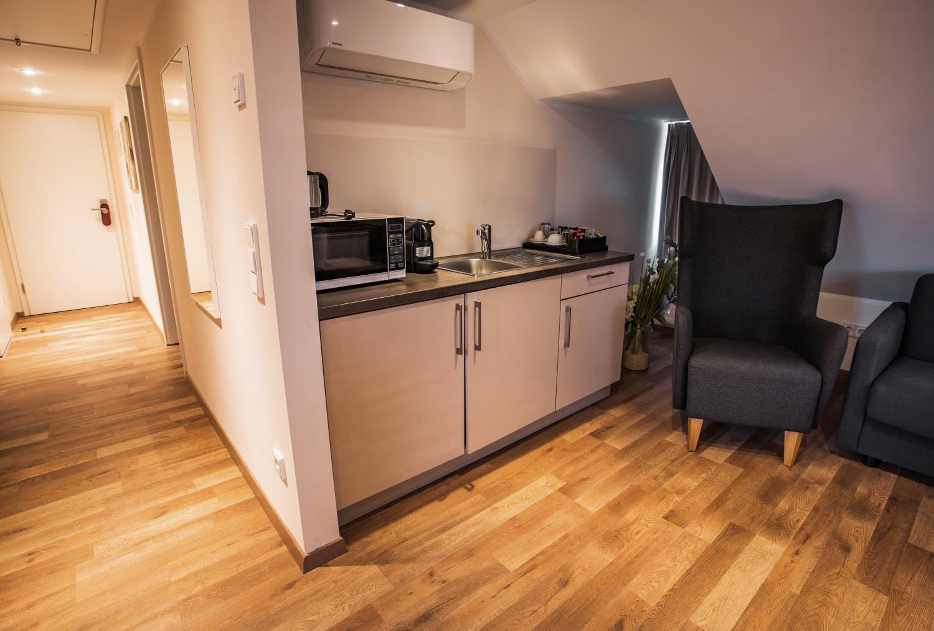Suite - Photo 8