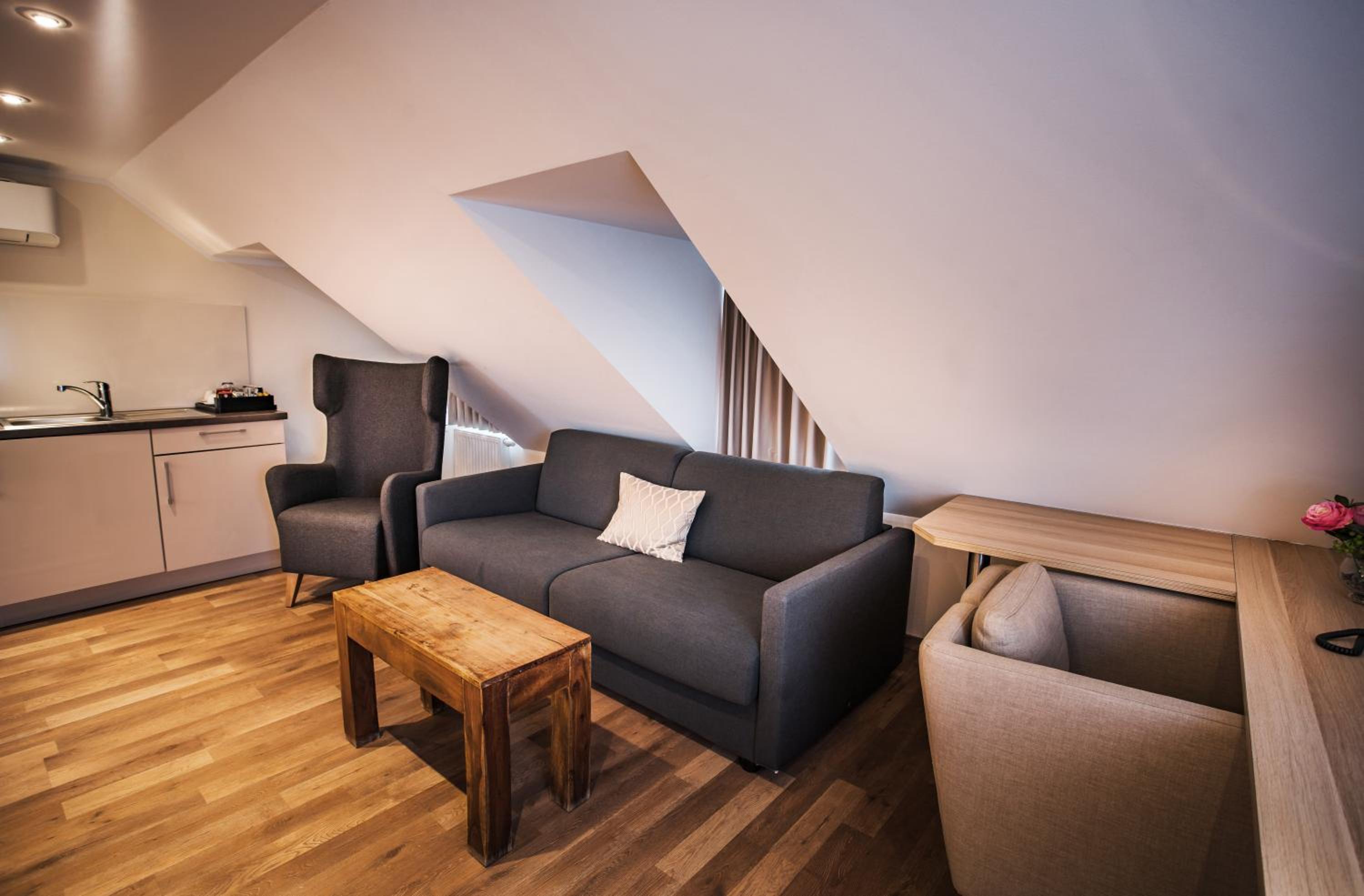 Suite - Photo 7
