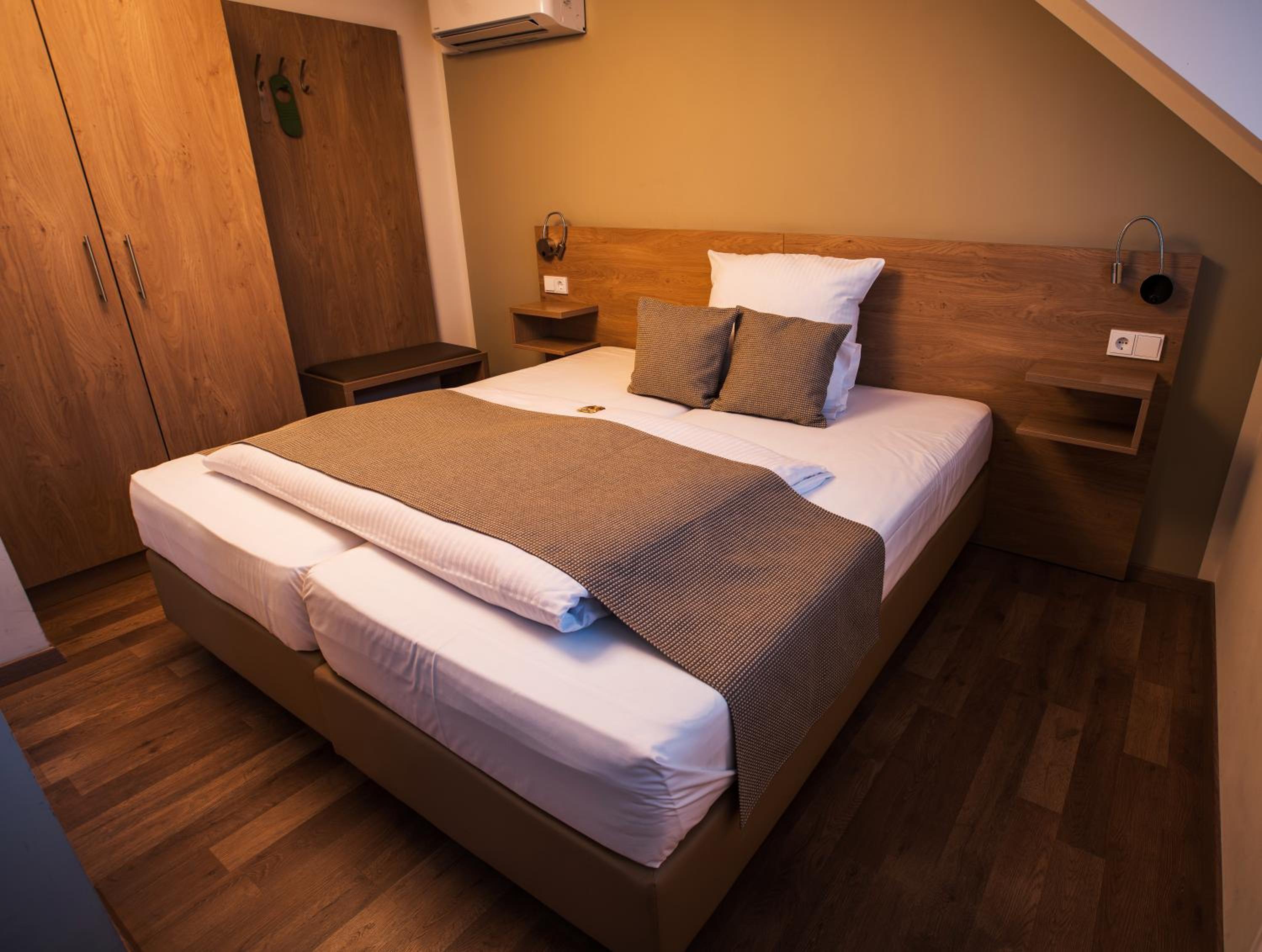 Double Room - Photo 3