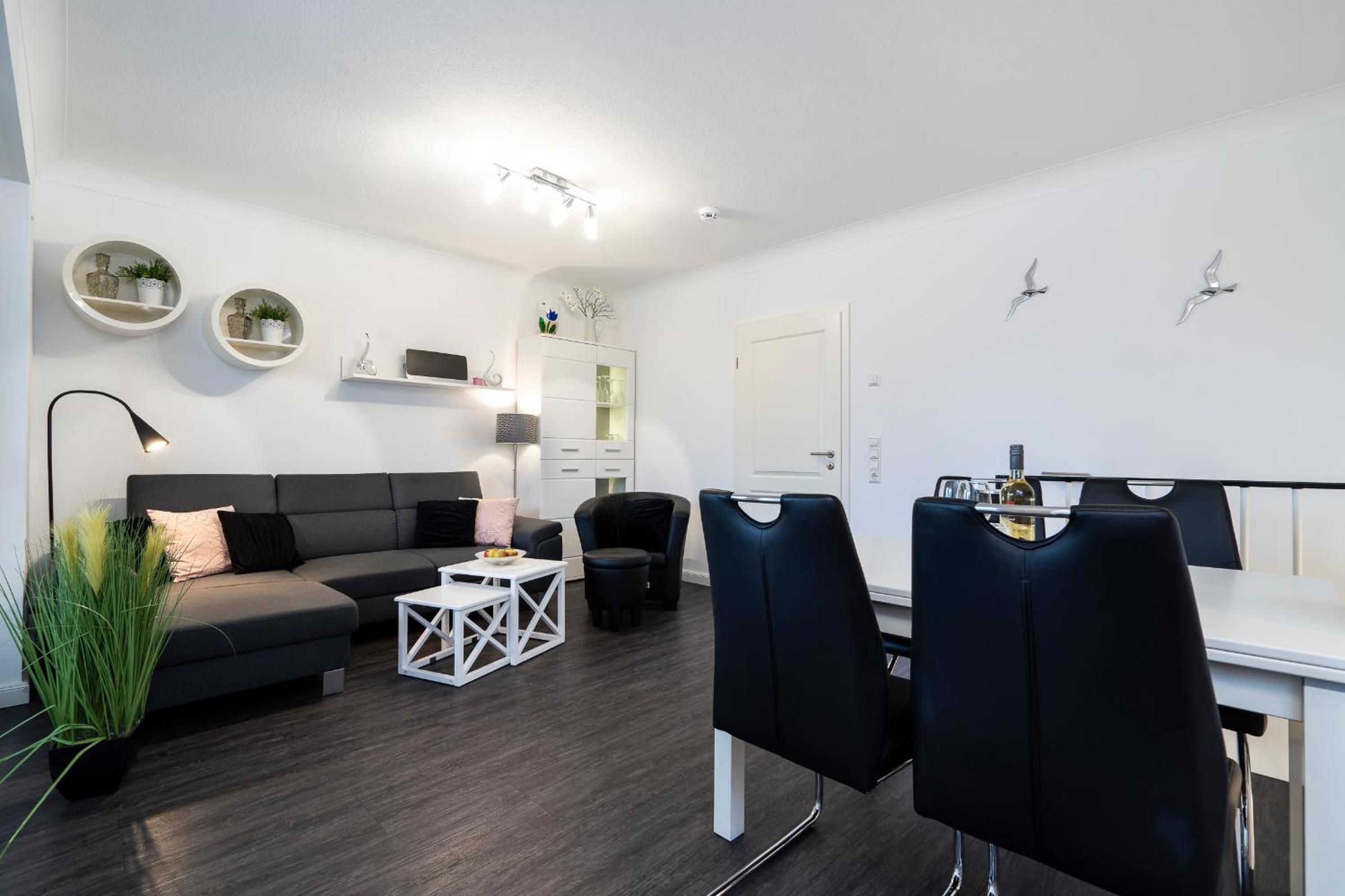 Apartment with Balcony photo 2