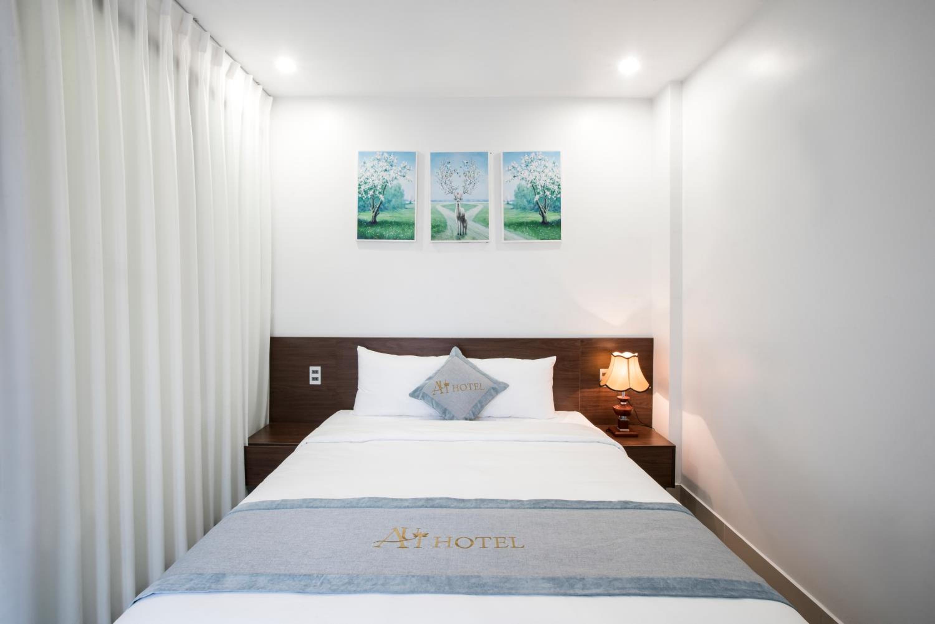 Double Room with Balcony - Photo 3