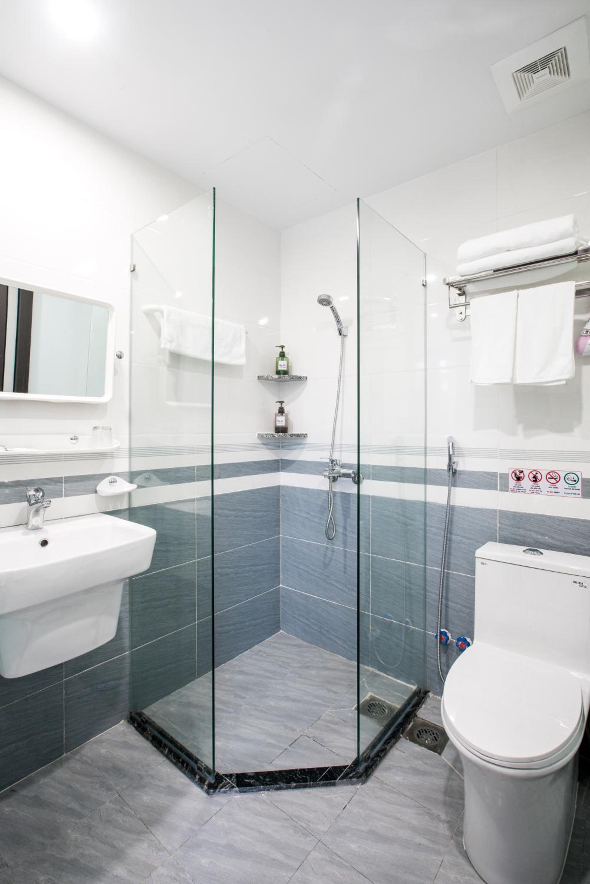Double Room with Balcony - Photo 2