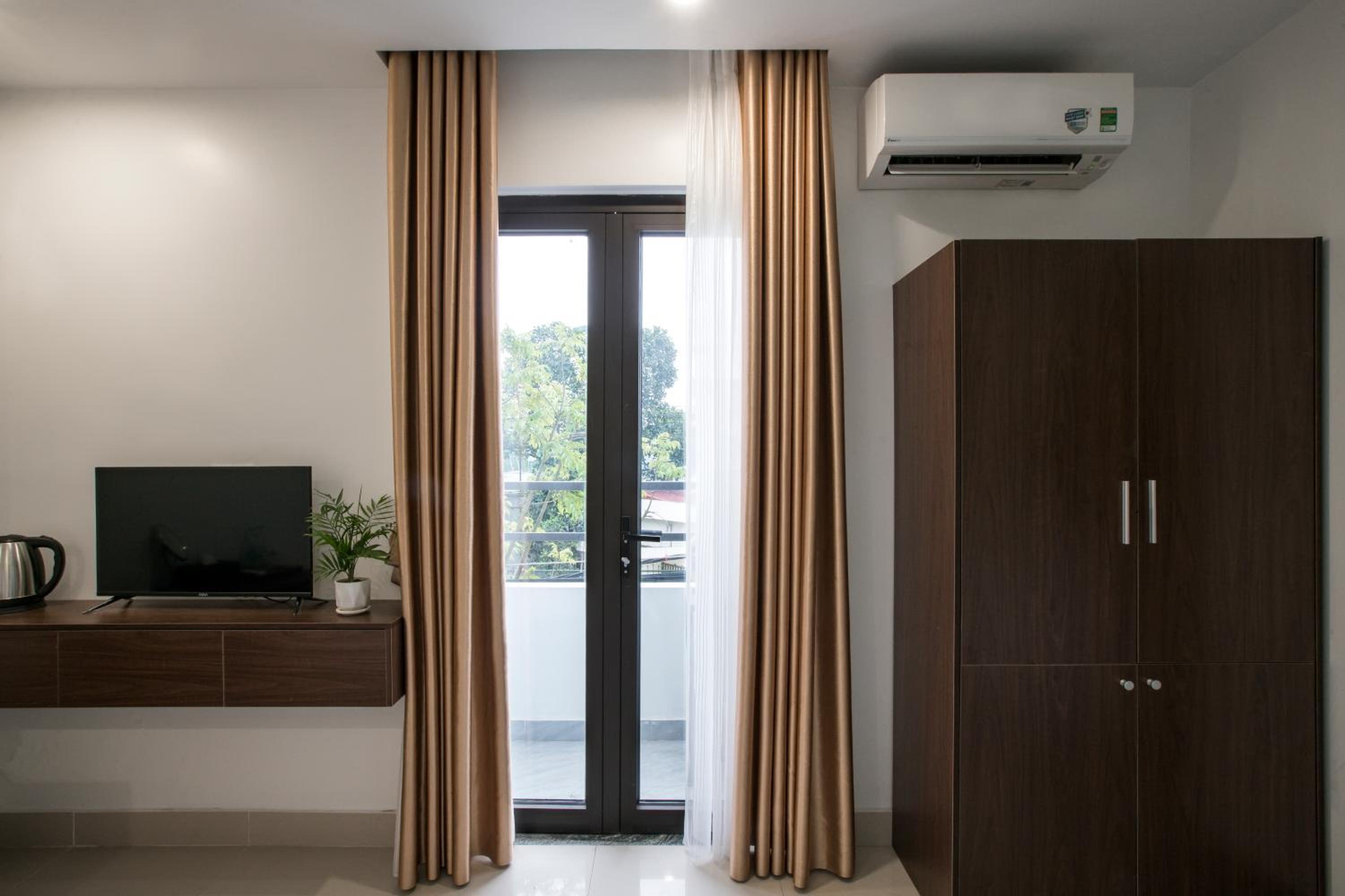 Double Room with Balcony - Photo 8