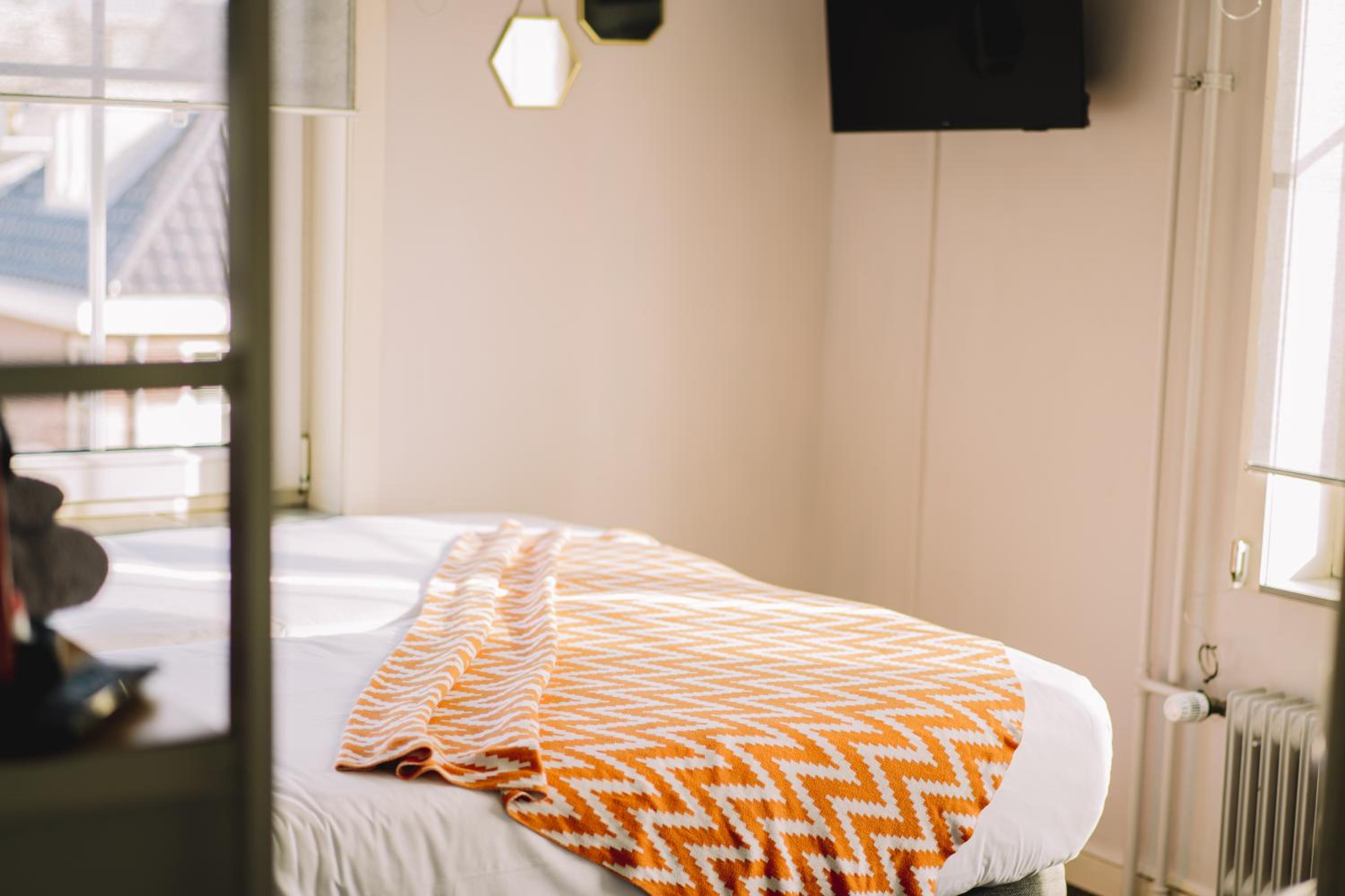 Small Twin Room - Photo 8