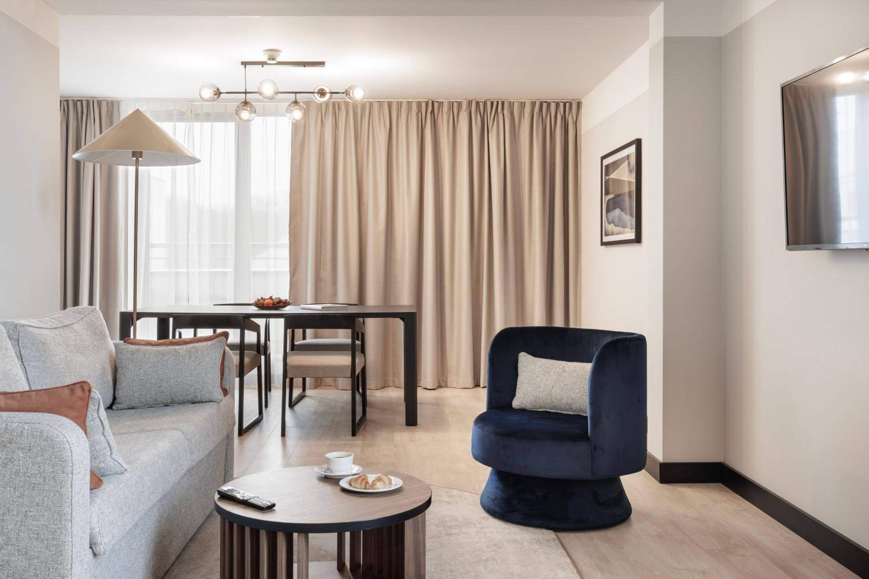 Two-Bedroom Grand Queen Suite with Balcony and Mezzanine