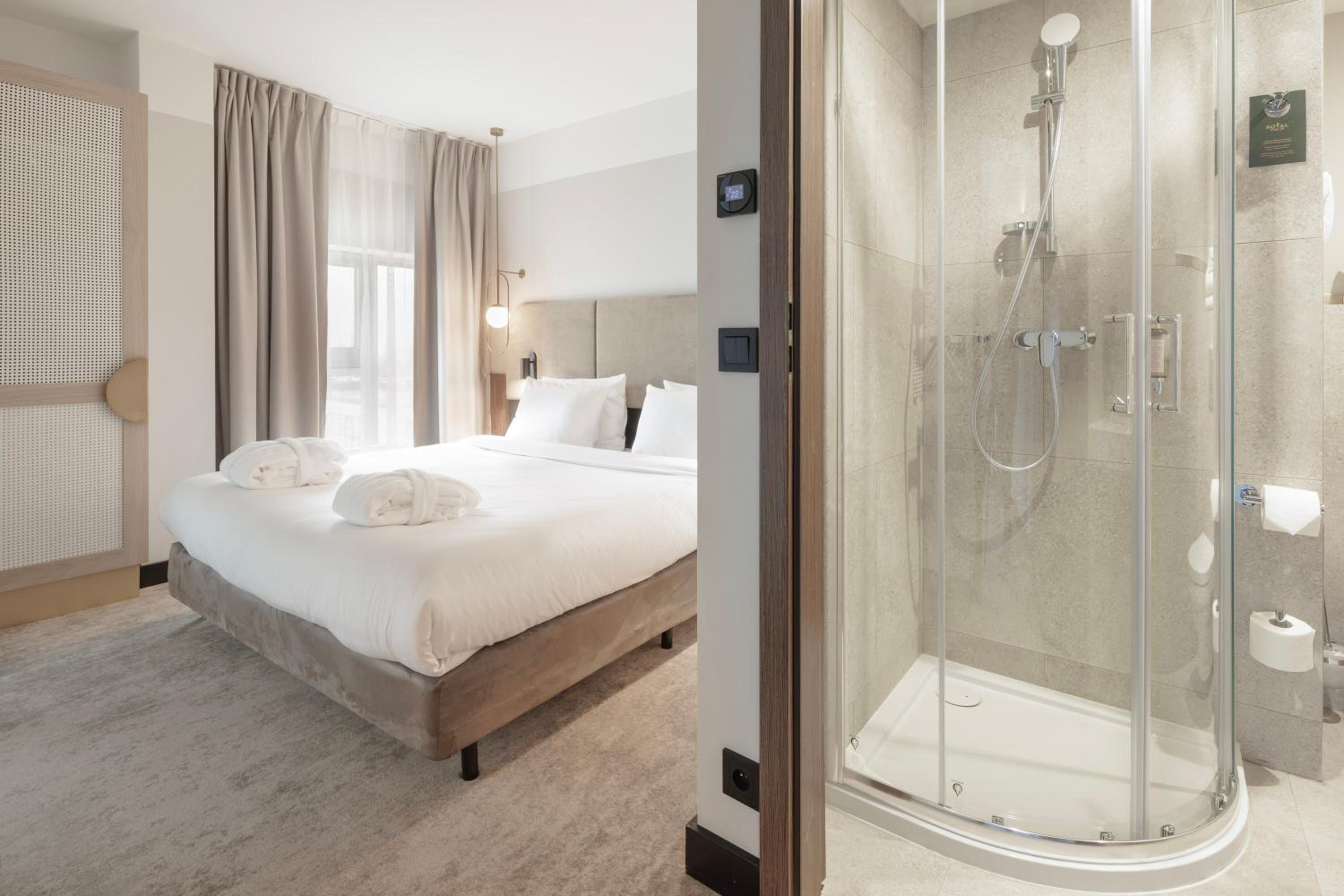 Two-Bedroom Grand Queen Suite with Balcony and Mezzanine, photo 6