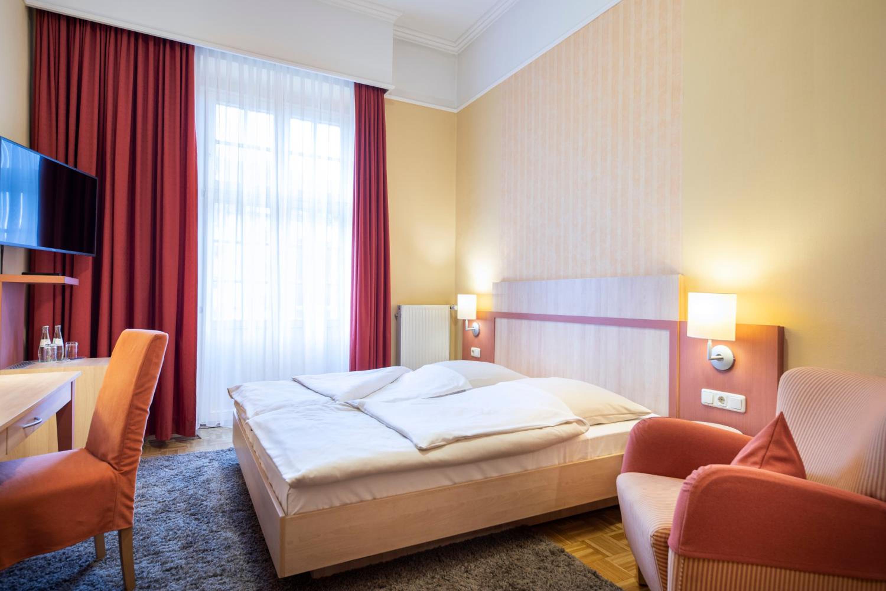 Economy Double Room photo 3