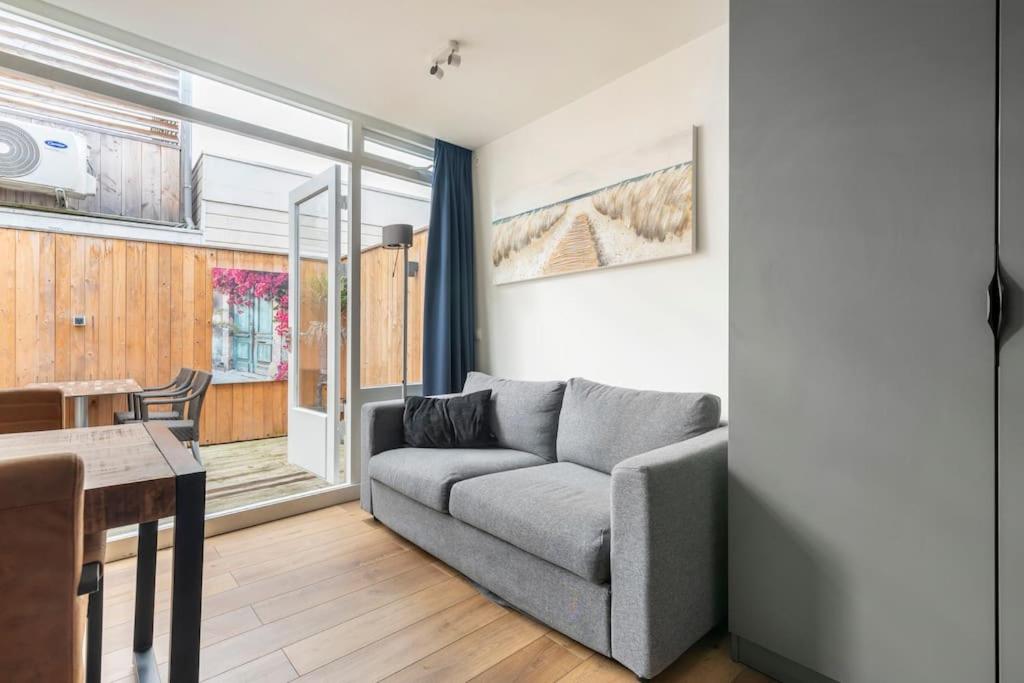 Studio Apartment photo 1
