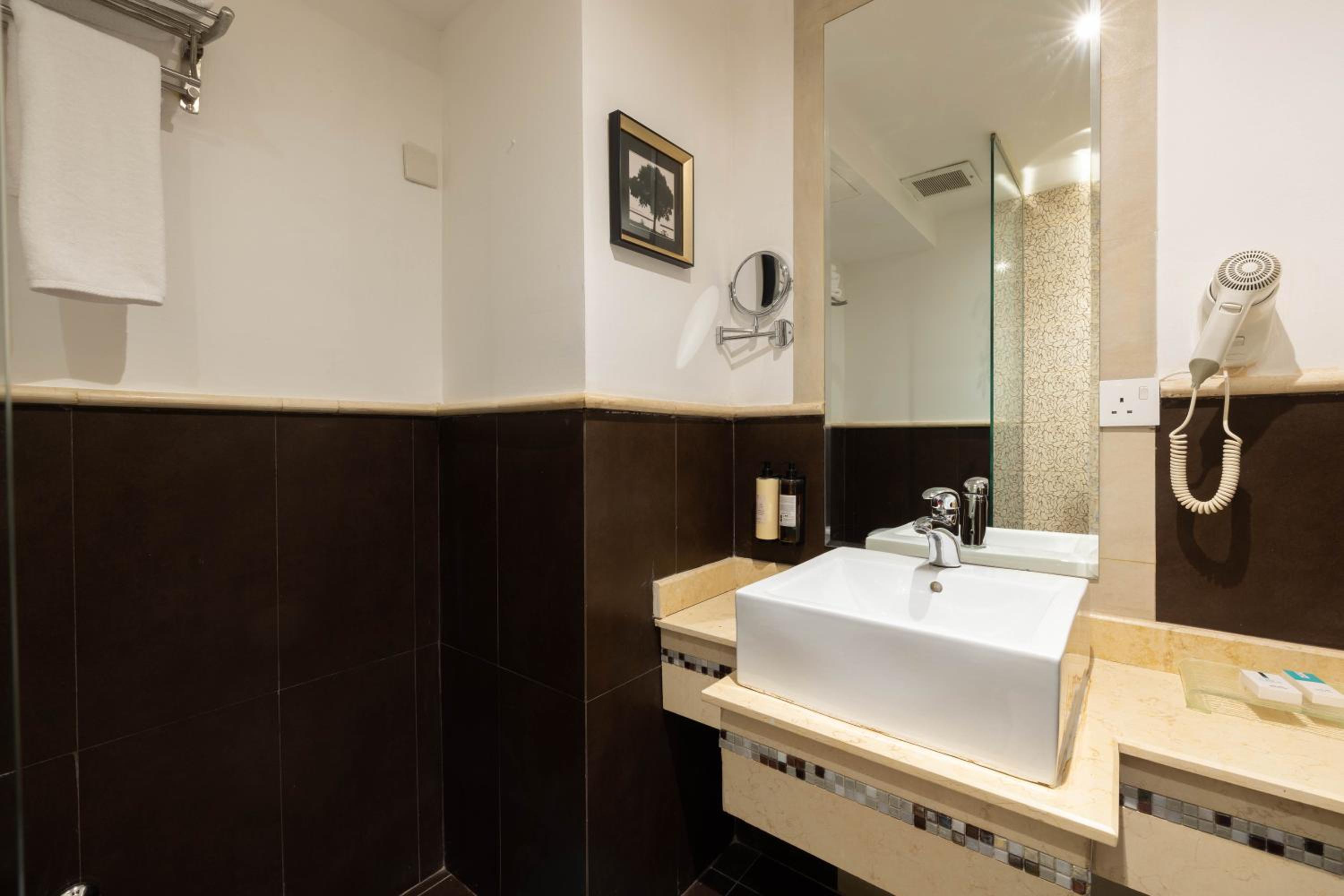 Standard Twin Room - Non-Smoking photo 2