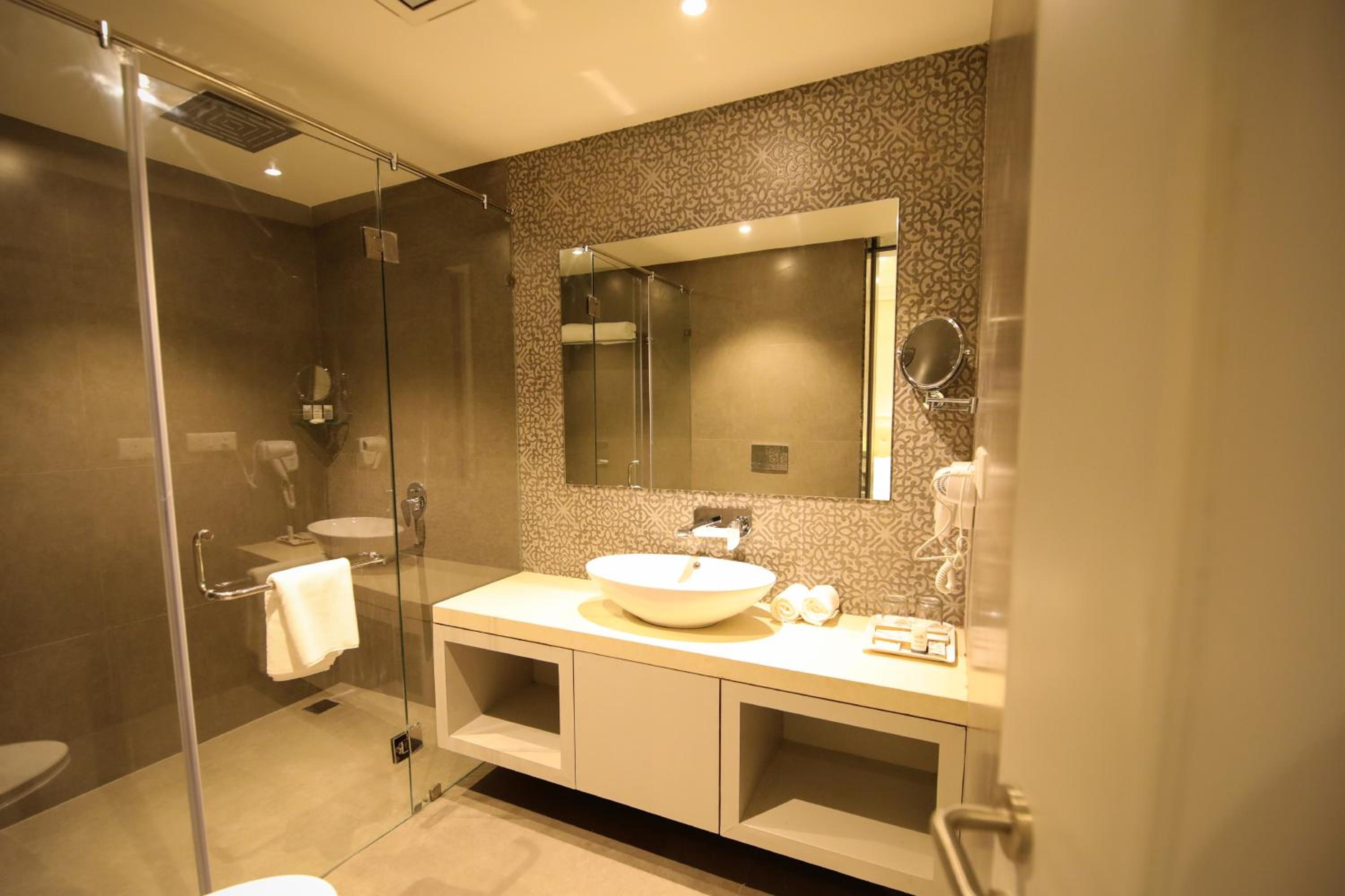 Executive Room - Photo 8