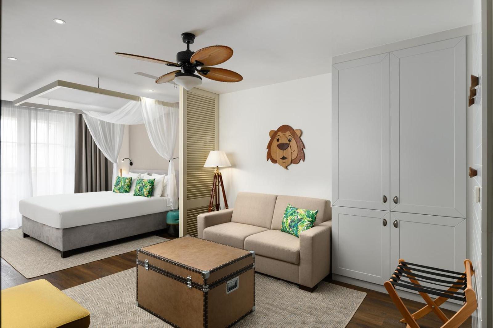 Deluxe Junior King Suite - Photo 8