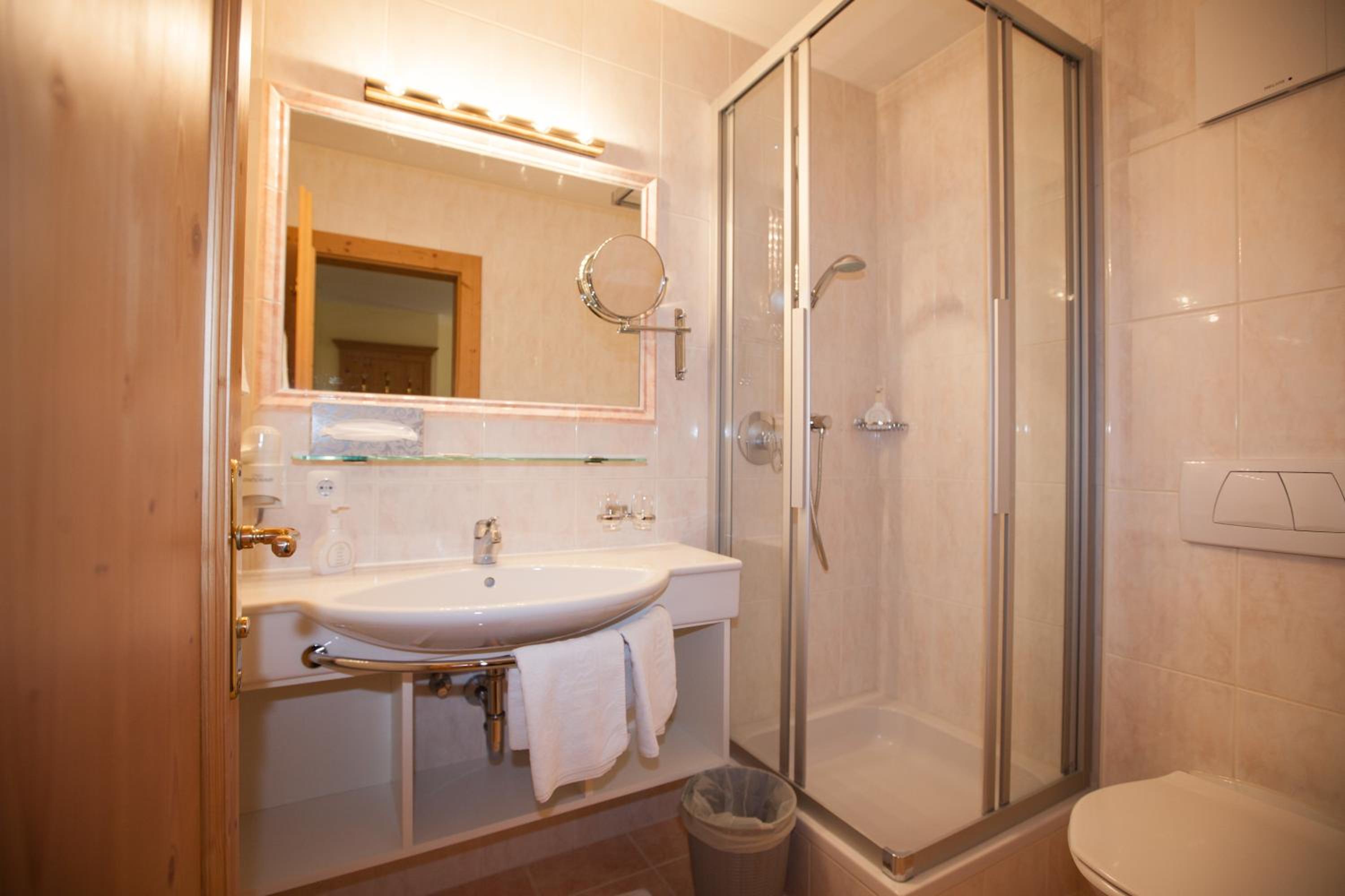 Three-Bedroom Apartment with Balcony photo 2