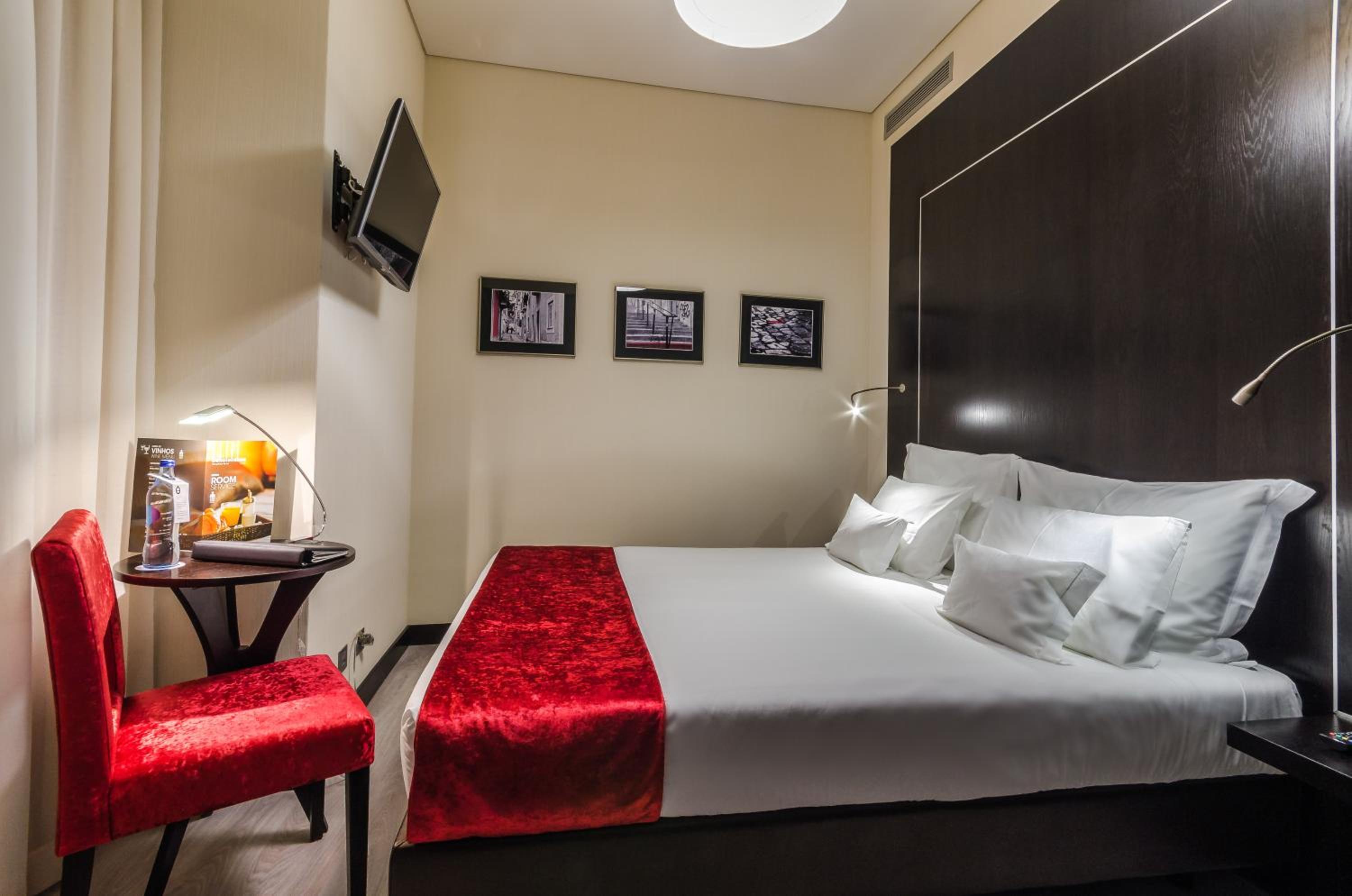 Available room thumbnail 6