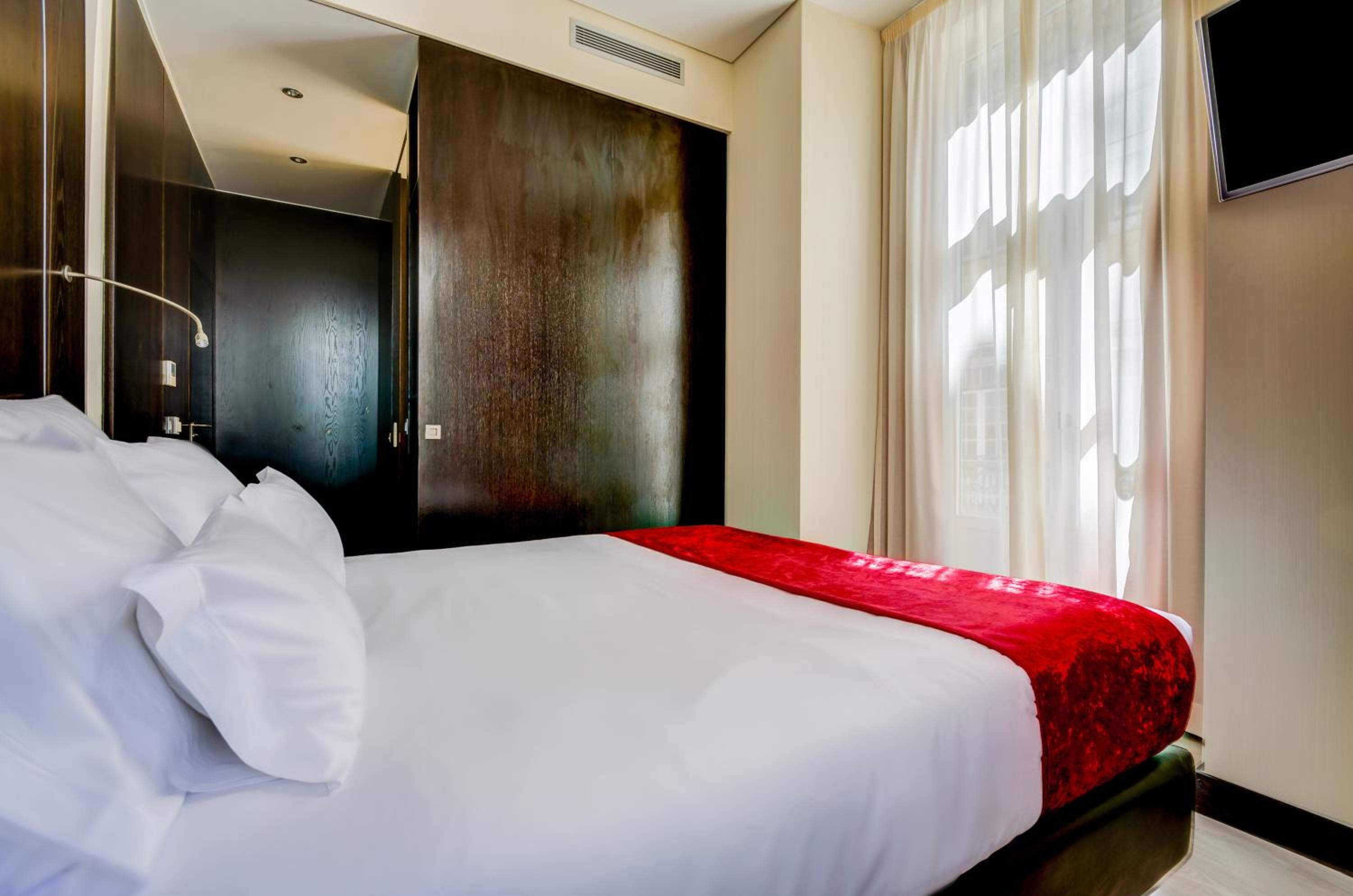 Available room thumbnail 5