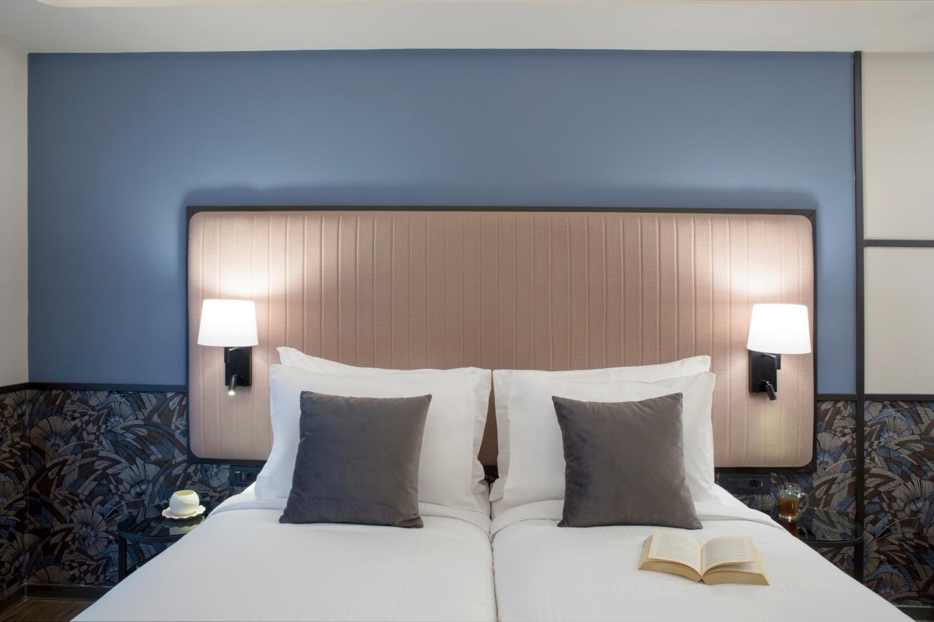 Classic Twin Room with City View