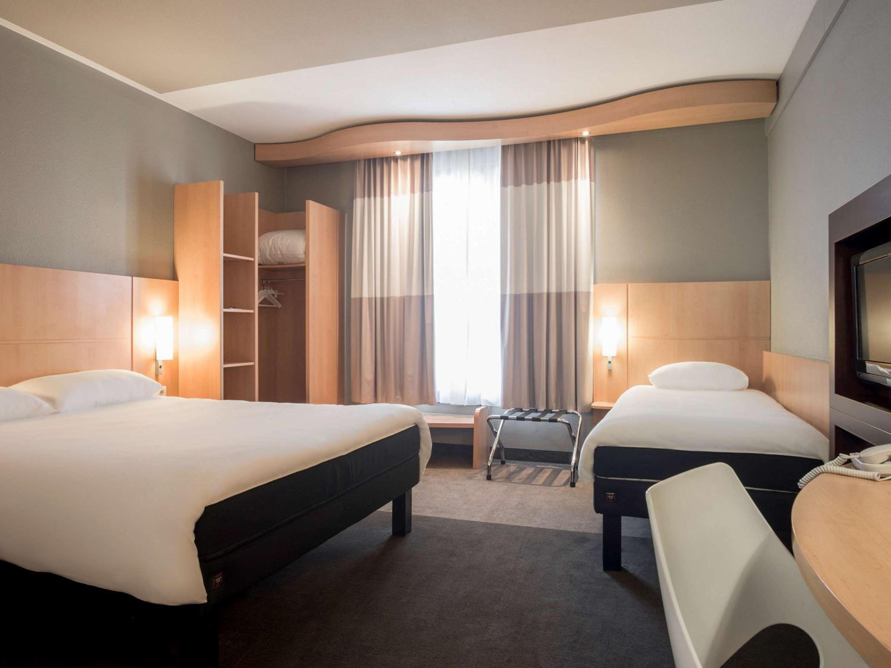 Triple Room with One Double Bed and One Single Bed - Photo 1