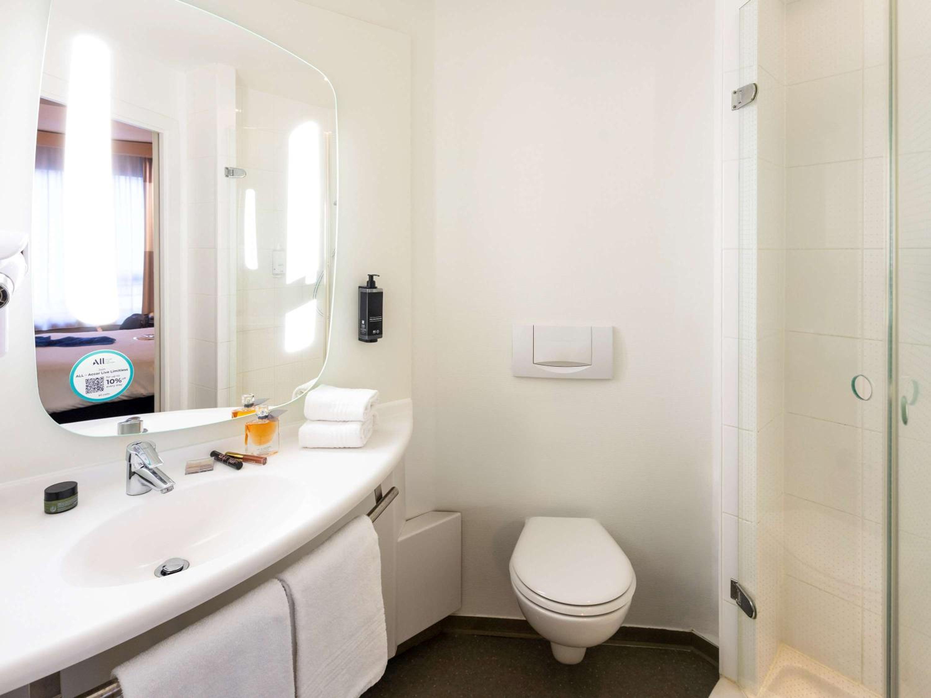 Triple Room with One Double Bed and One Single Bed - Photo 10