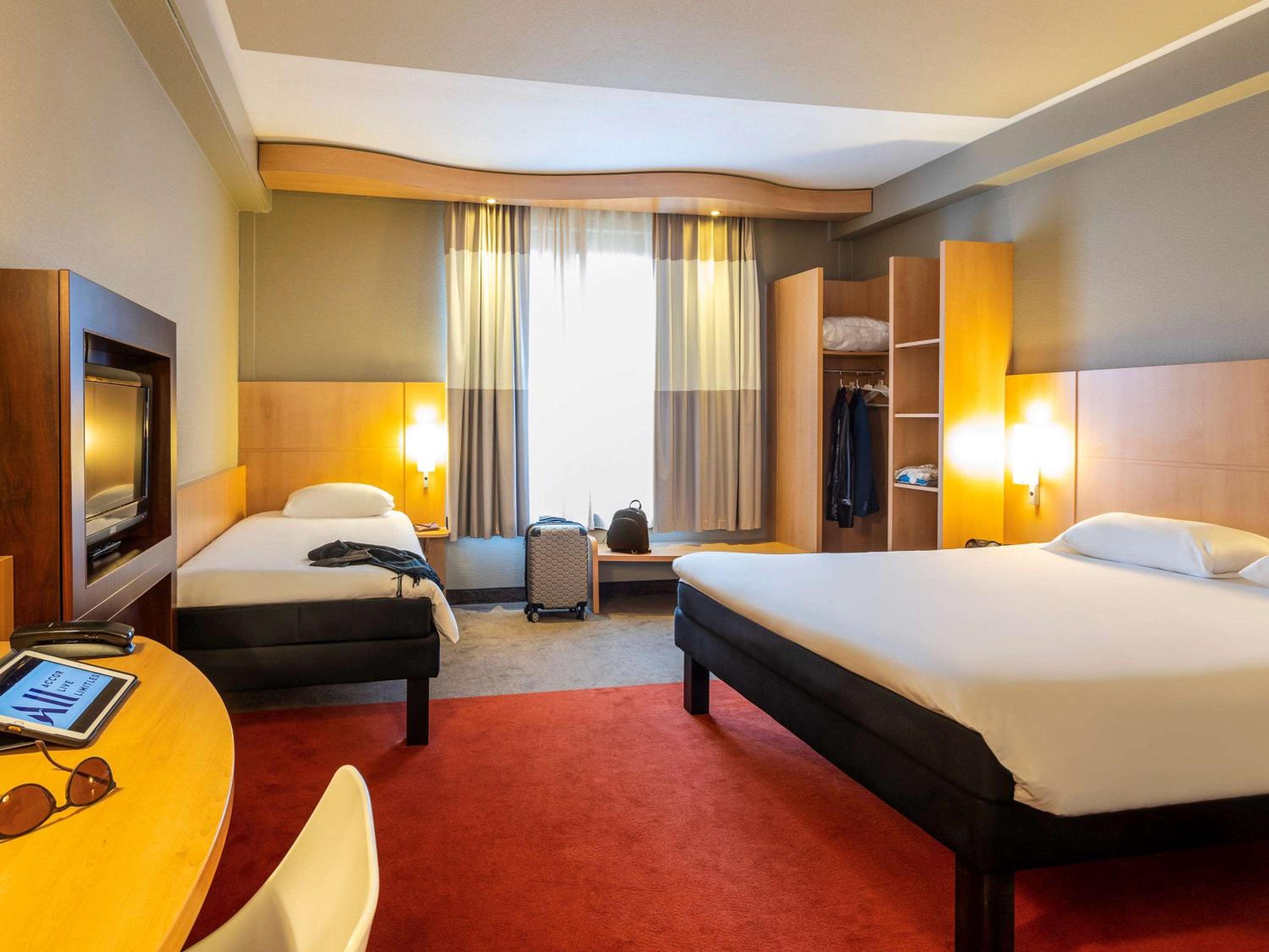 Triple Room with One Double Bed and One Single Bed - Photo 9
