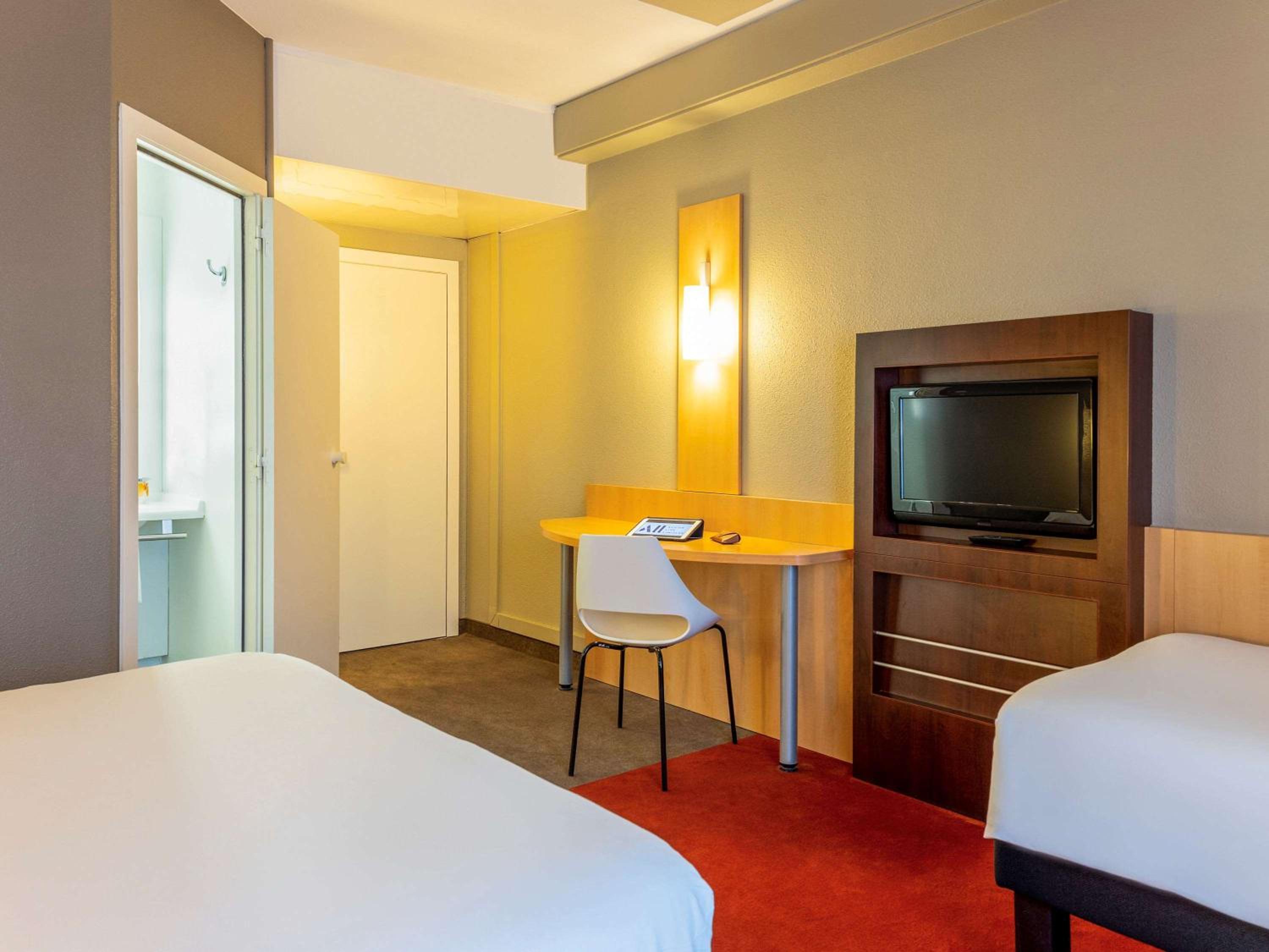 Triple Room with One Double Bed and One Single Bed - Photo 8