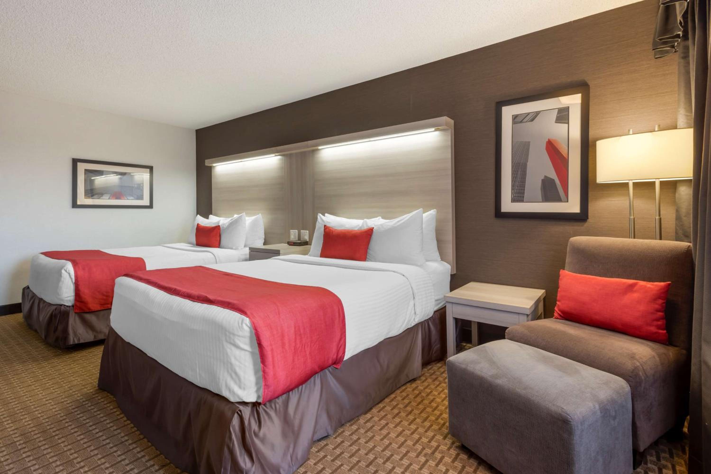 Queen Room with Two Queen Beds - Non-Smoking - Photo 1
