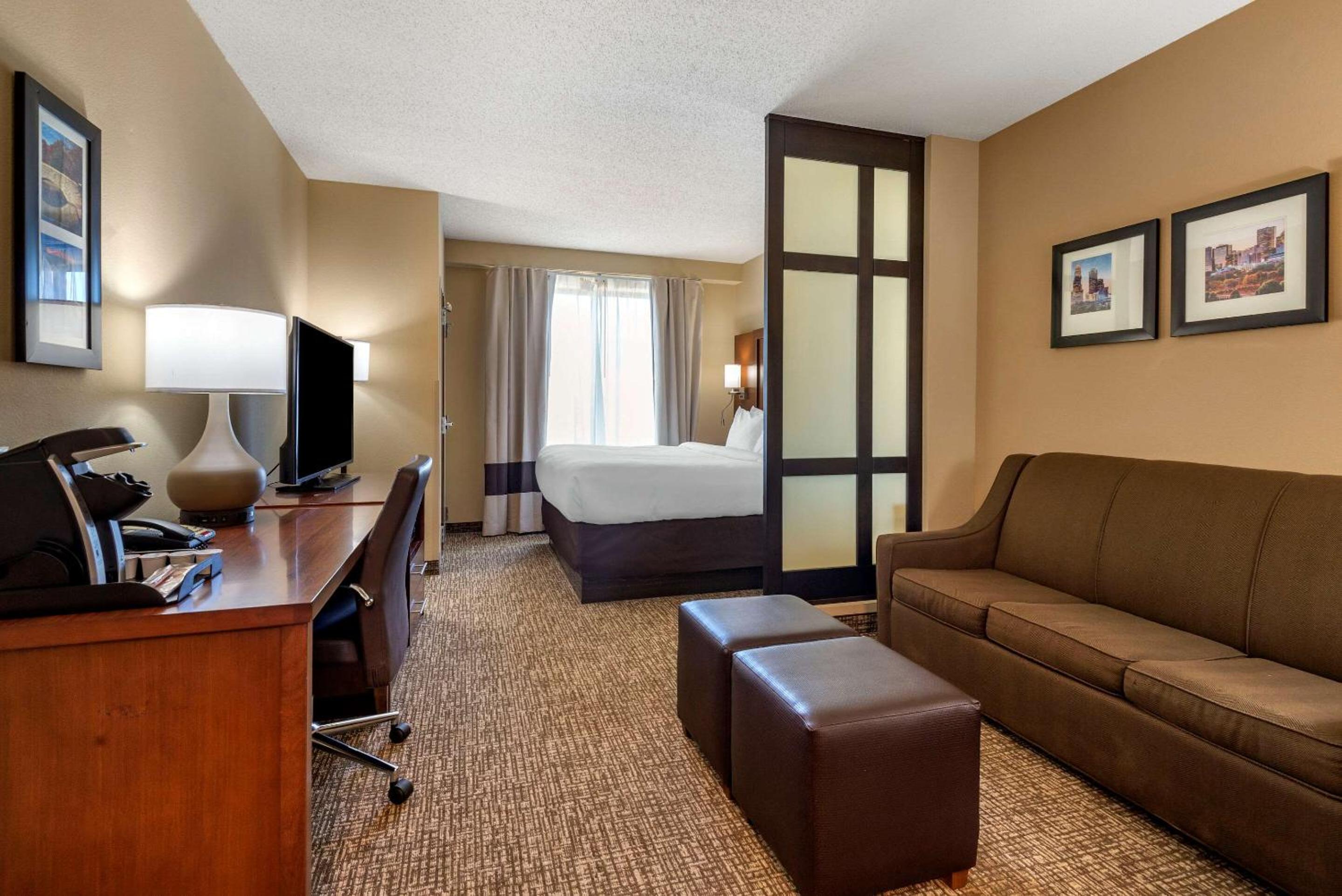 King Suite - Photo 3