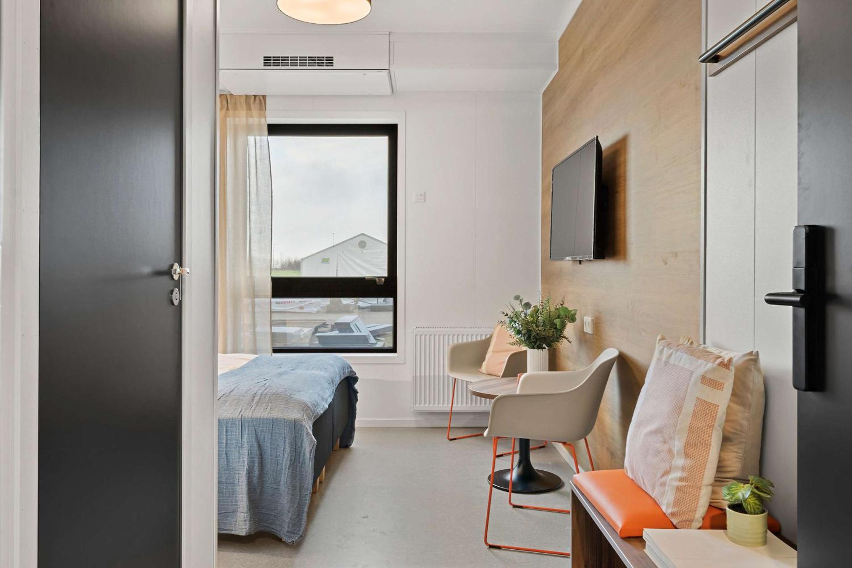 Economy Twin Room - Photo 21