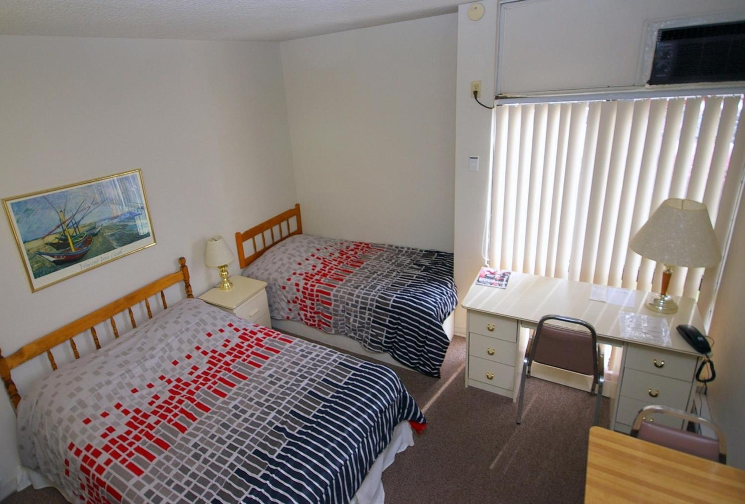 Double and Single Bed Room - Photo 2