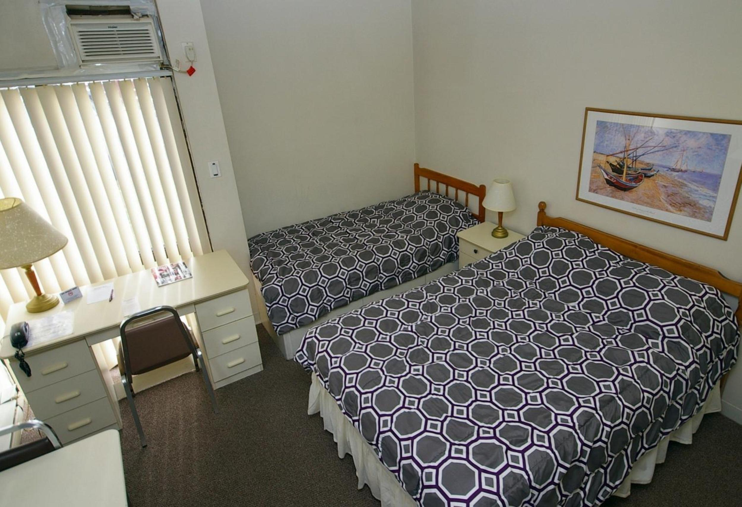 Double and Single Bed Room - Photo 4