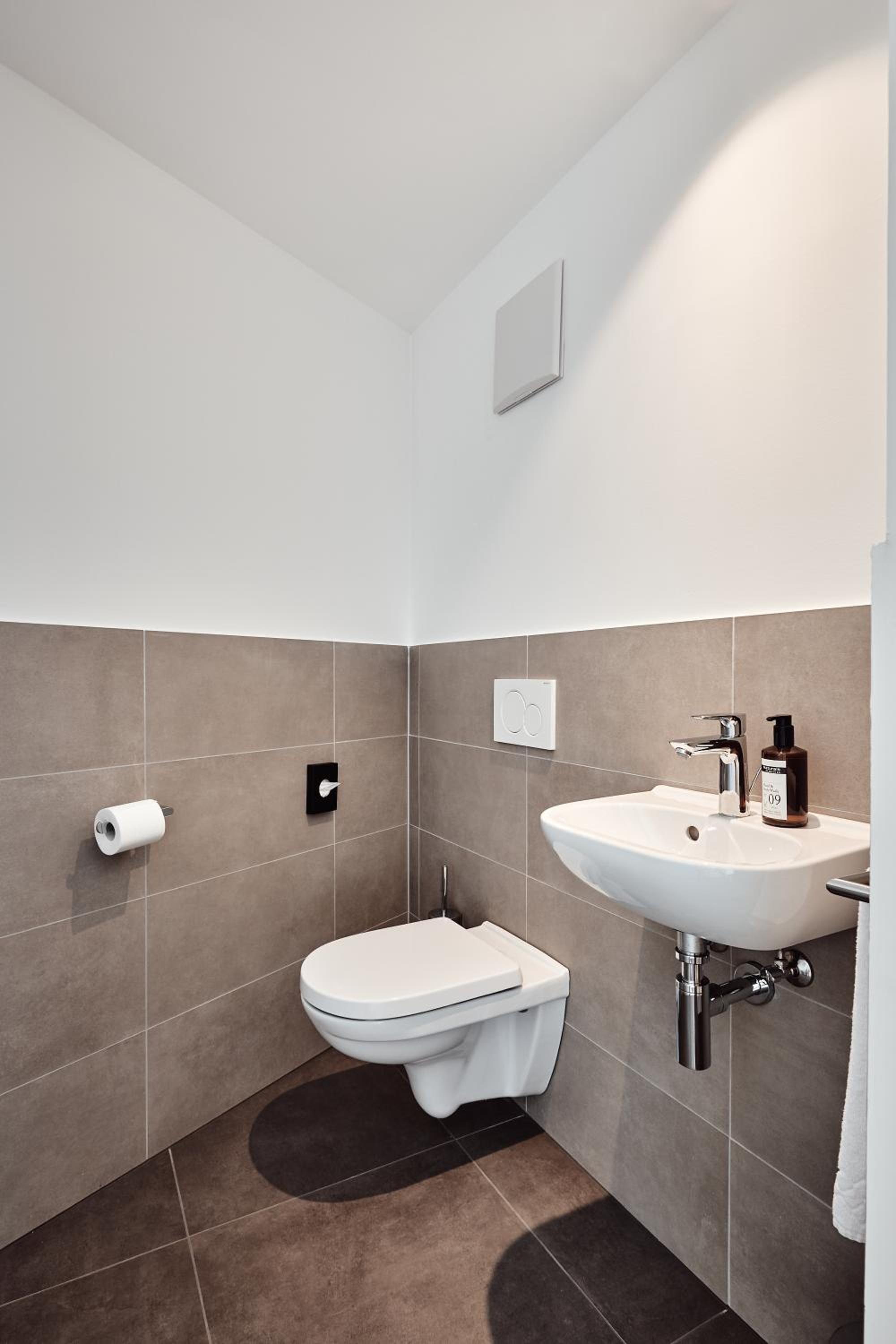 Suite with Bathtub - Photo 12