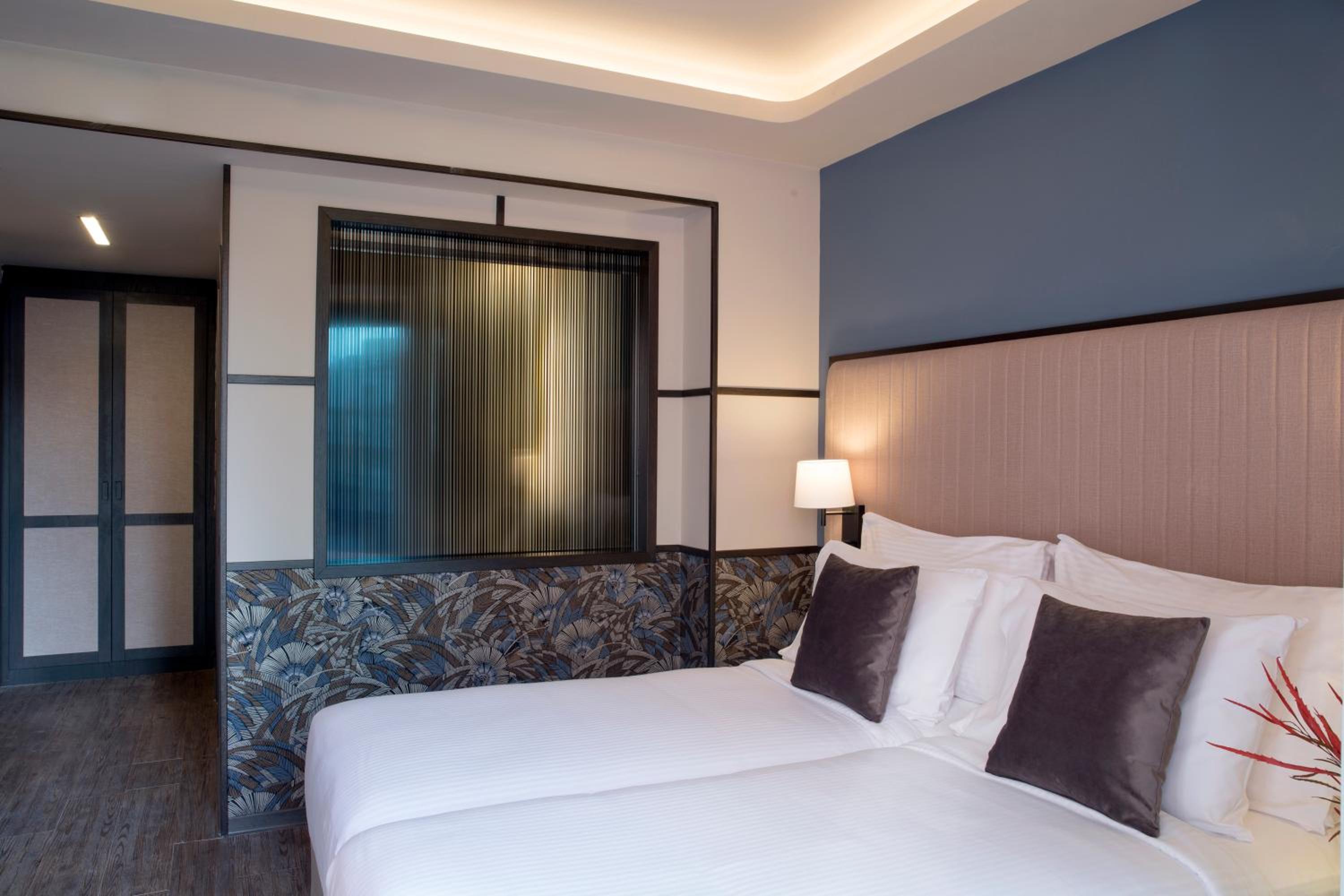 Deluxe Twin Room with City View photo 2