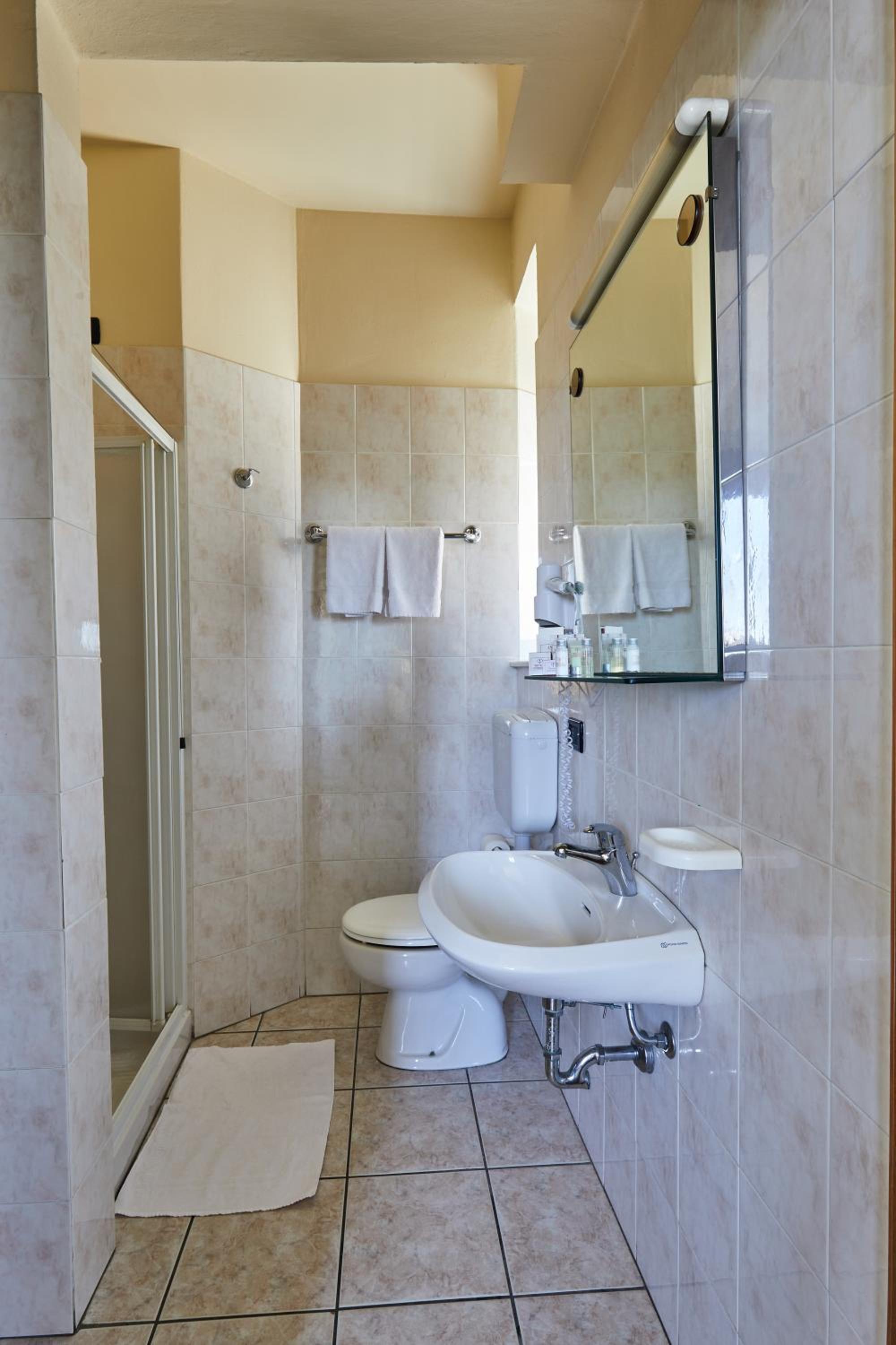 Single Room photo 3