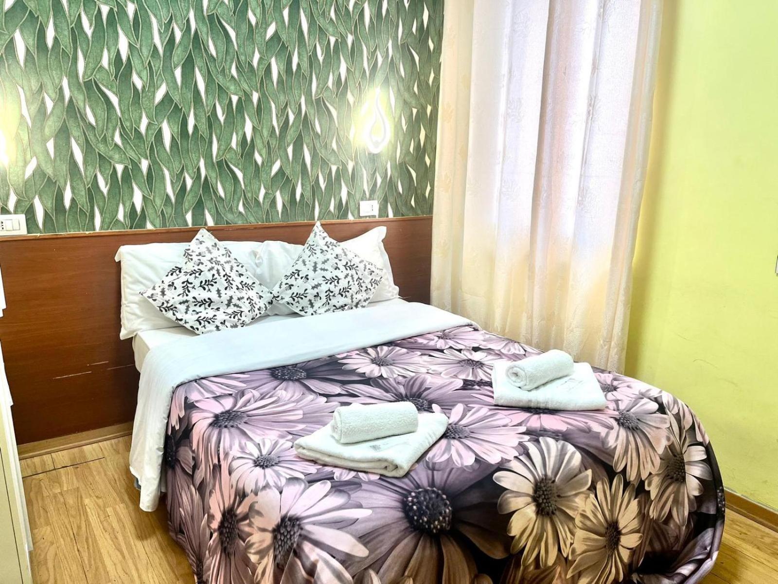 Double Room with Shared Bathroom photo 2