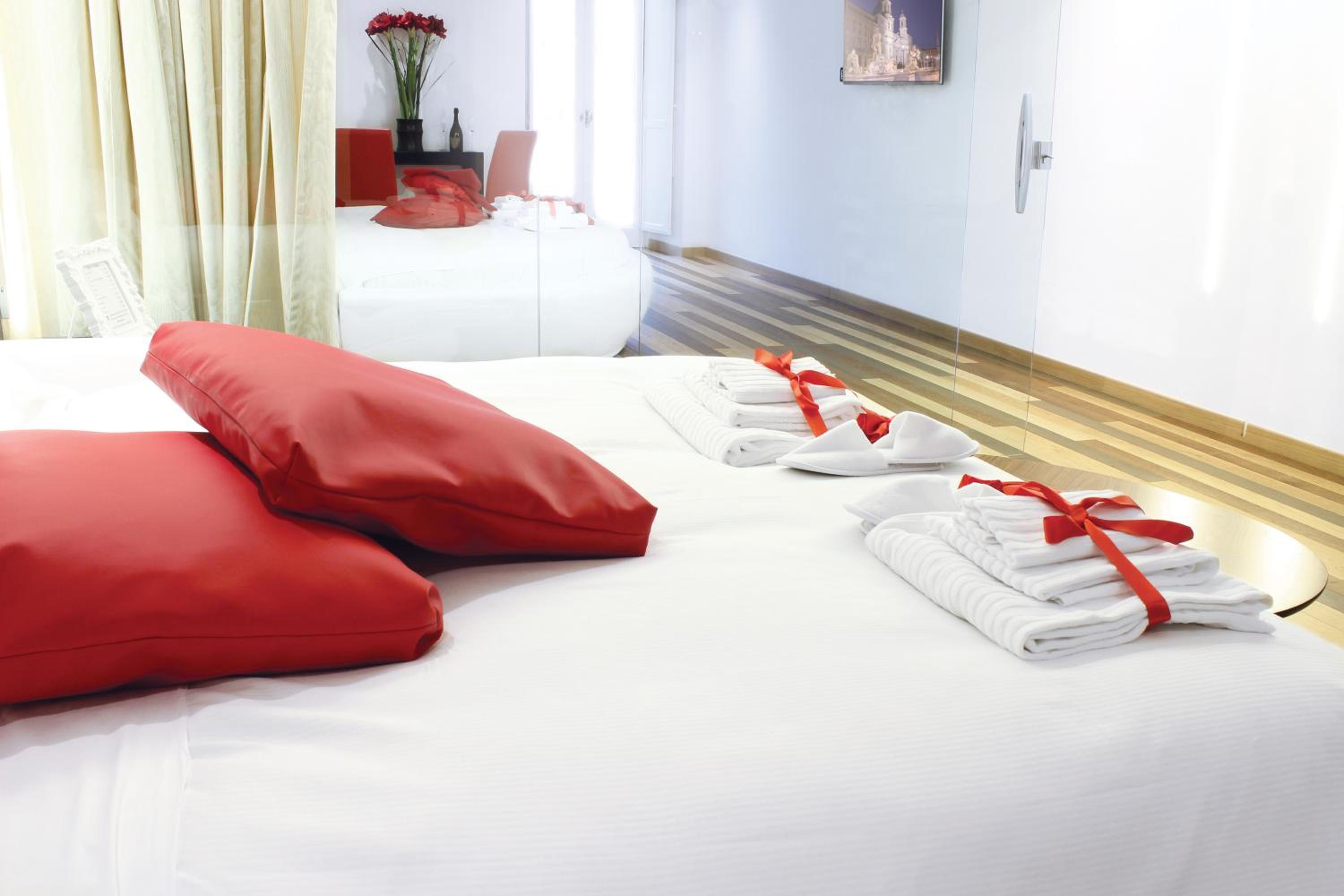 Suite with Balcony and City View photo 3