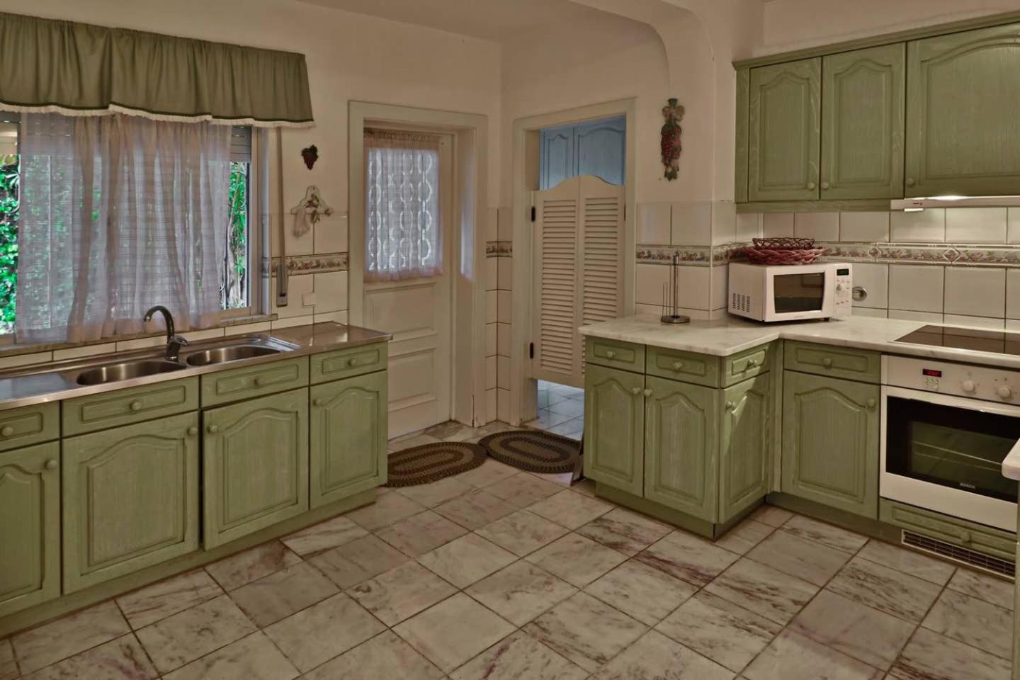 Four-Bedroom Villa photo 3