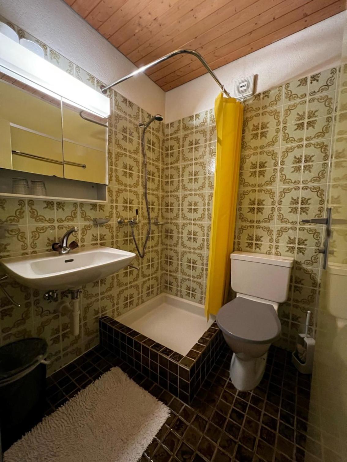 Single Room with Private Bathroom photo 3