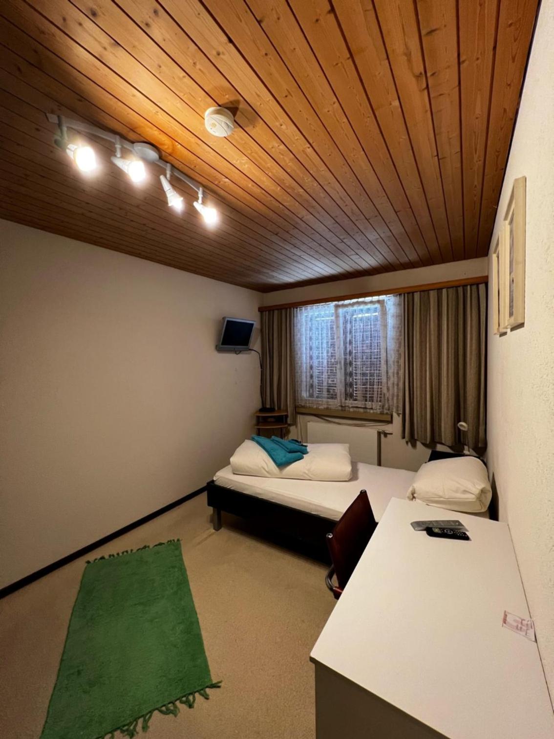 Single Room with Private Bathroom photo 2