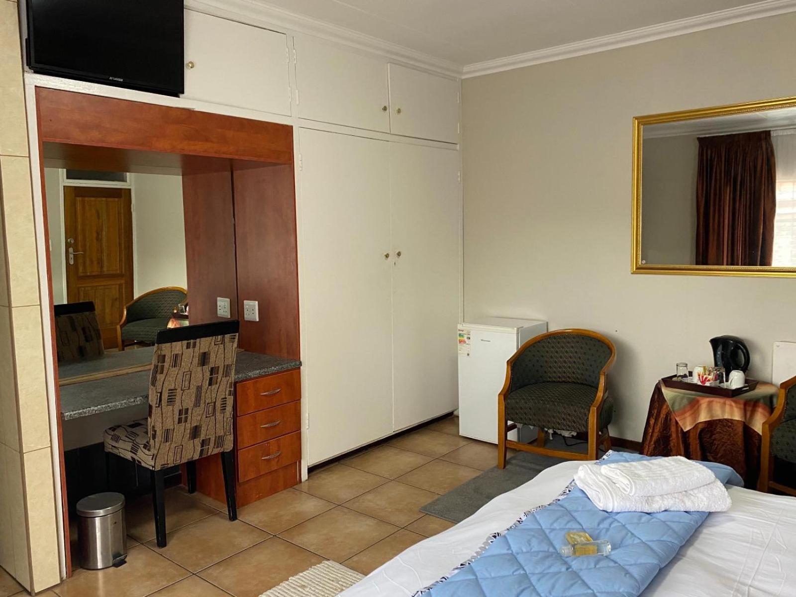 King or Twin Room - Photo 14