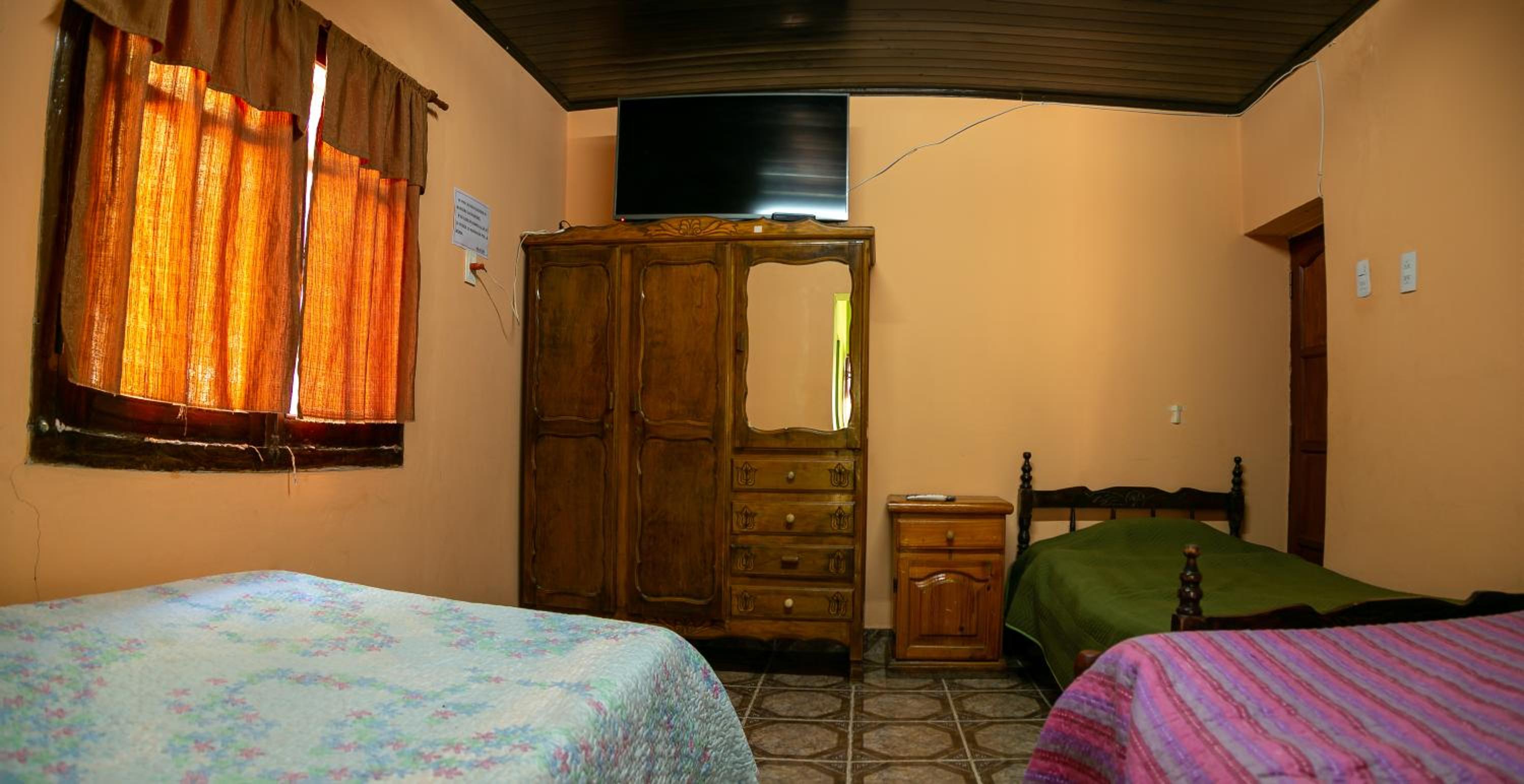 Quadruple Room with Private Bathroom photo 1