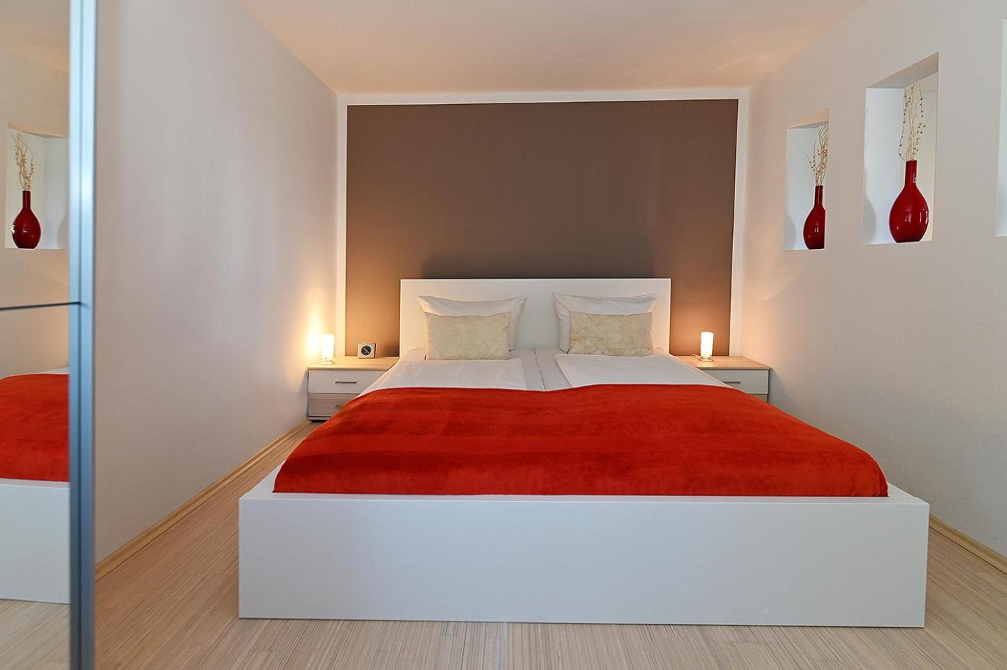 One-Bedroom Apartment photo 1