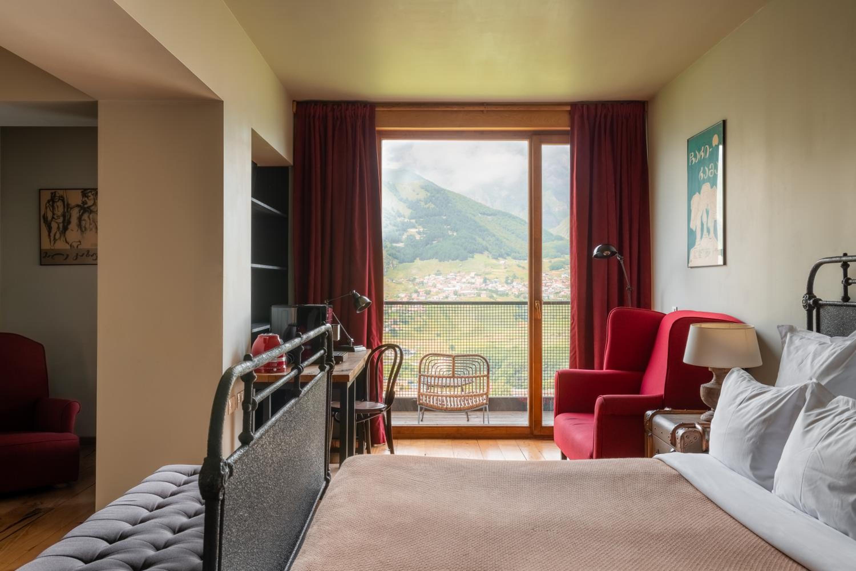 Executive King Room with Mountain View photo 1