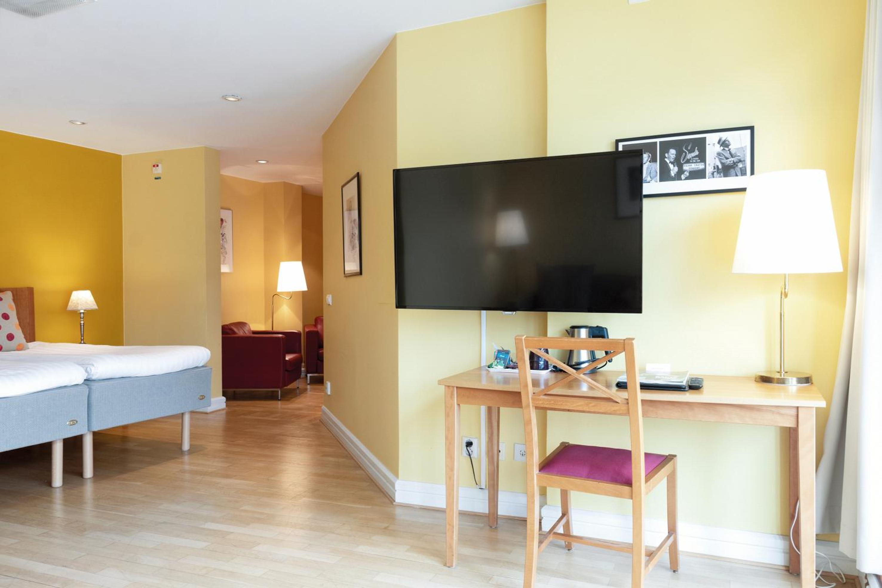 Deluxe Room - Photo 17